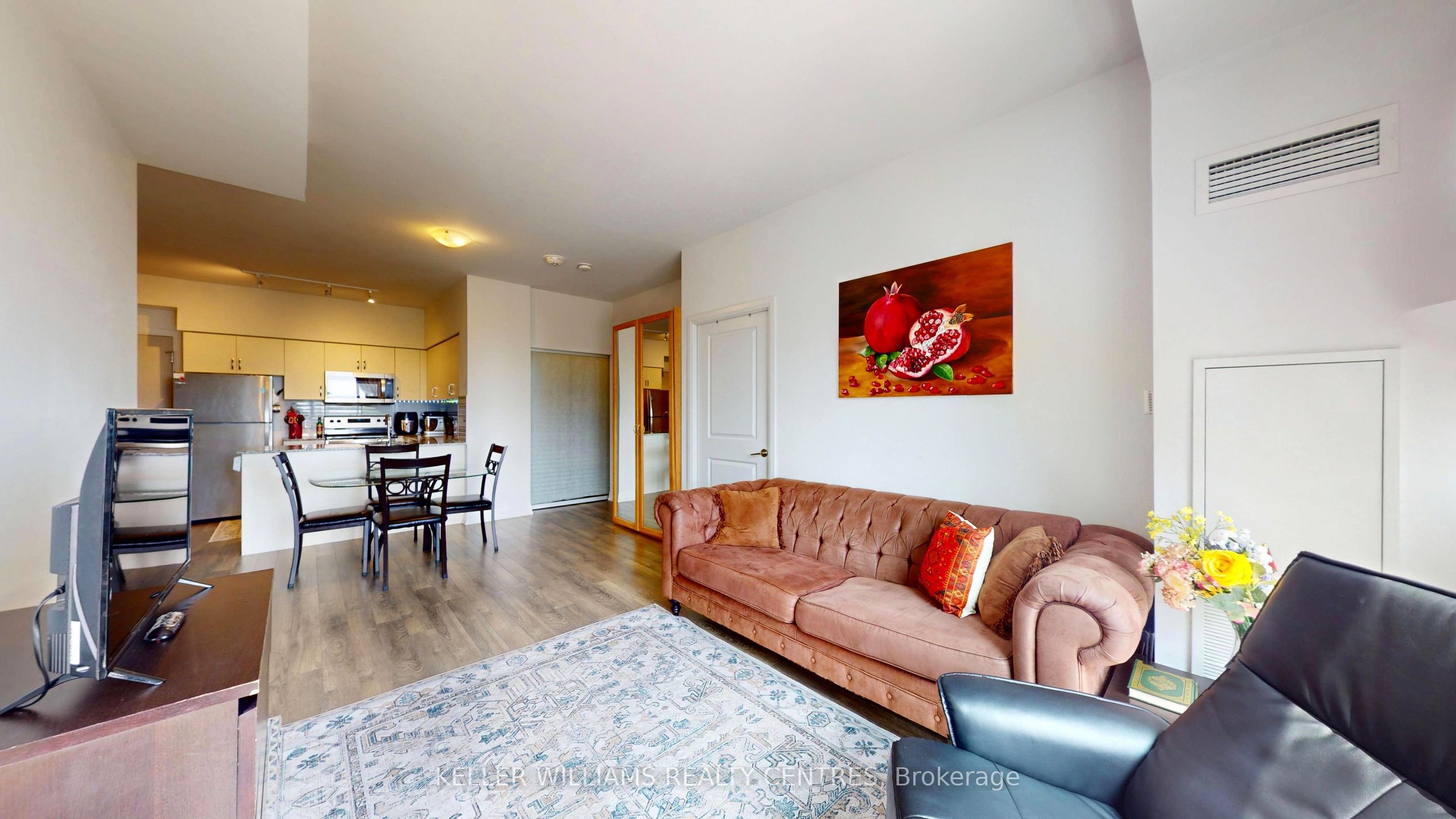 10 Meadowglen Pl. 508 Property Photo 6