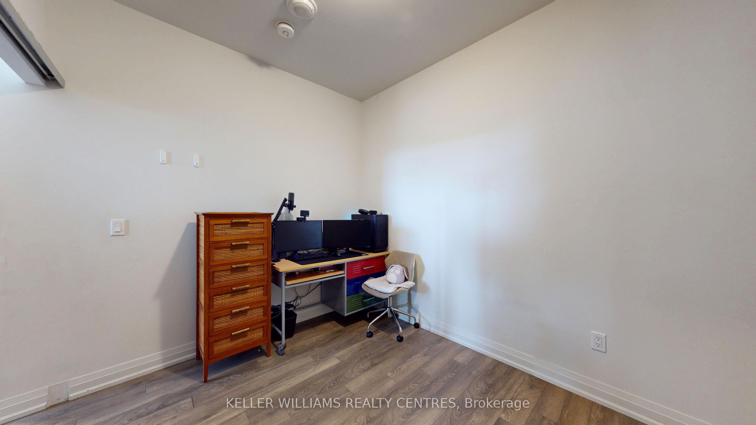 10 Meadowglen Pl. 508 Property Photo 14