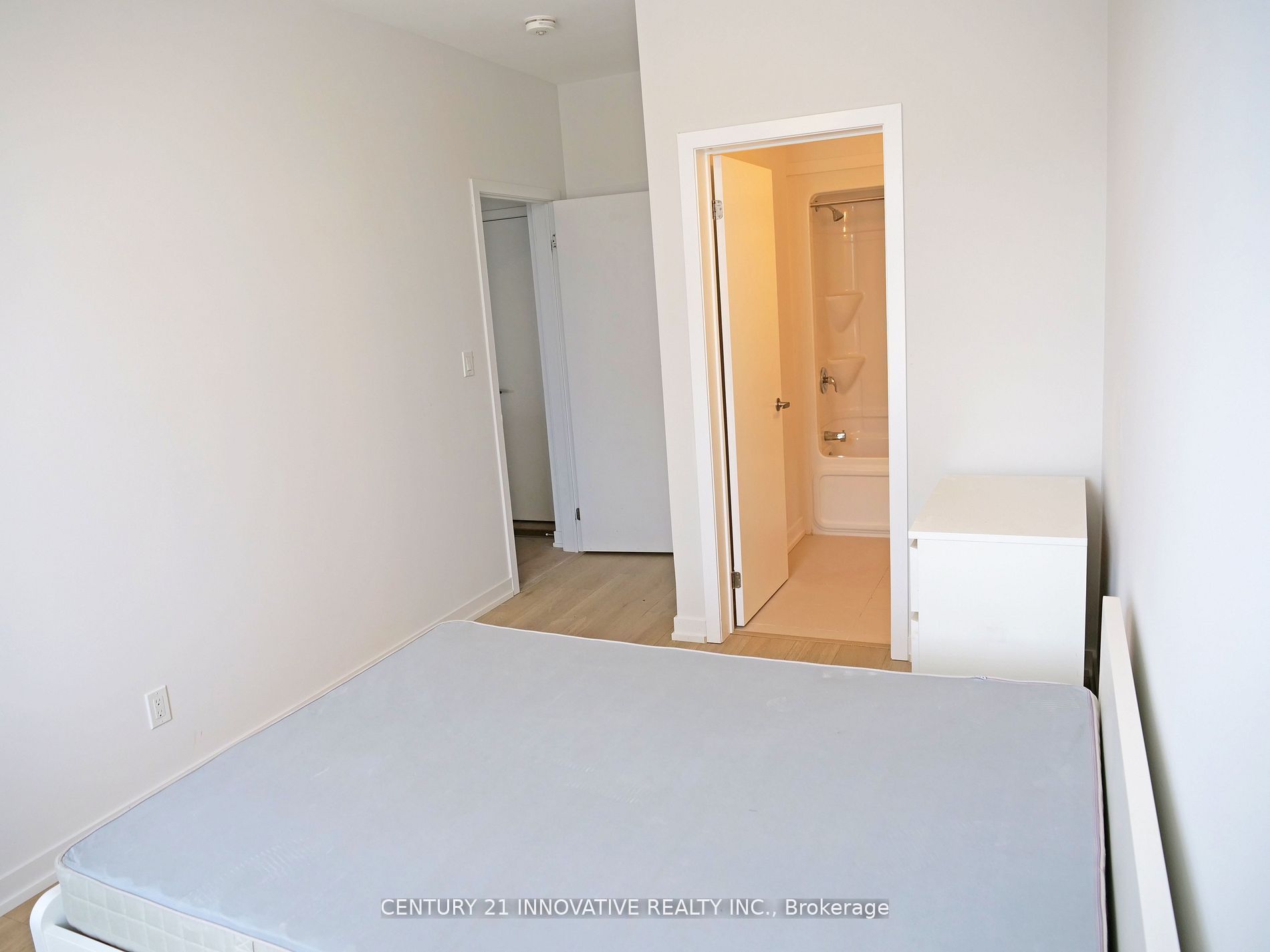 1720 Simcoe Street 16 Property Photo 6