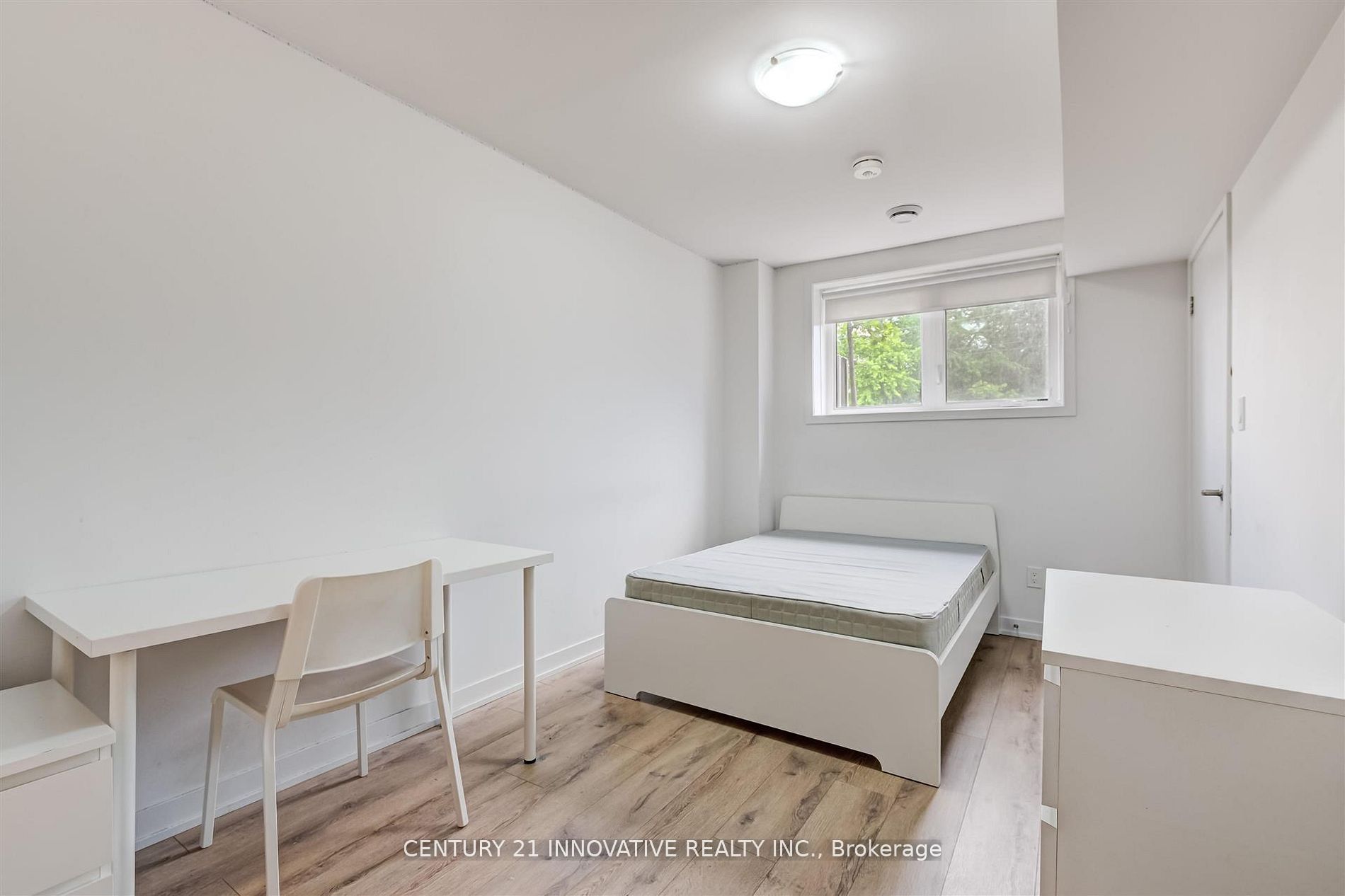 1720 Simcoe Street 16 Property Photo 9