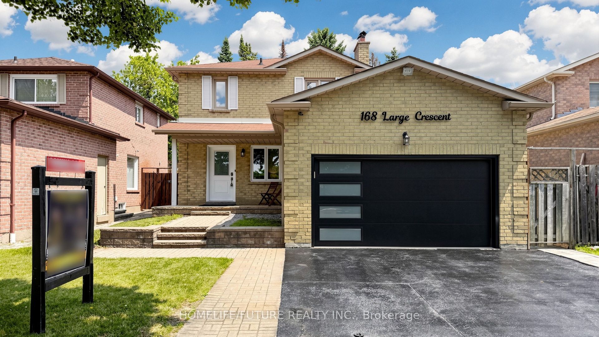 168 Large Crescent Property Photo 3
