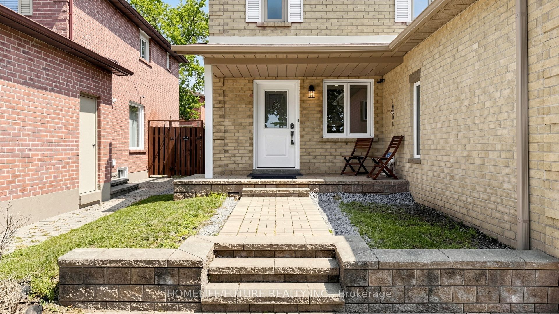 168 Large Crescent Property Photo 4