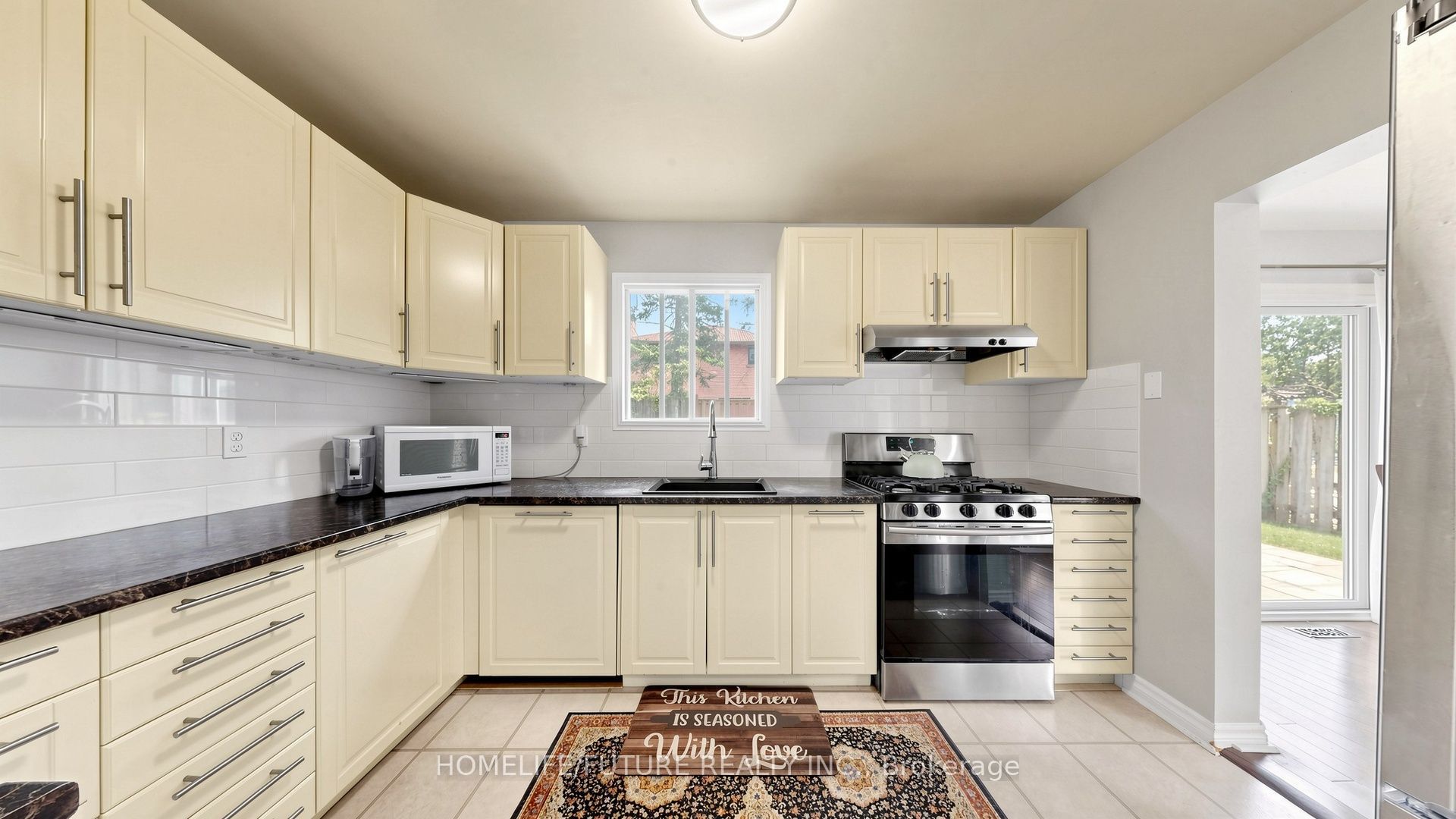 168 Large Crescent Property Photo 7