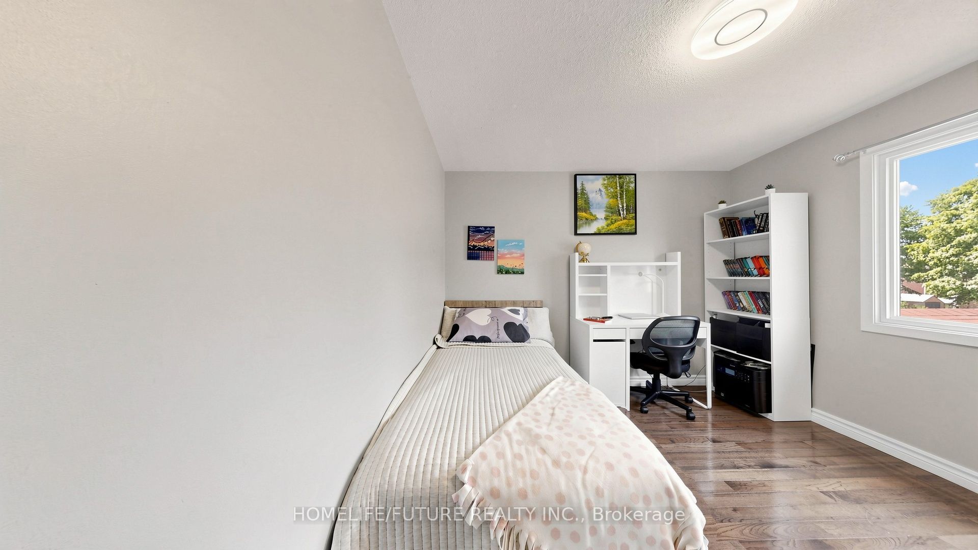 168 Large Crescent Property Photo 25
