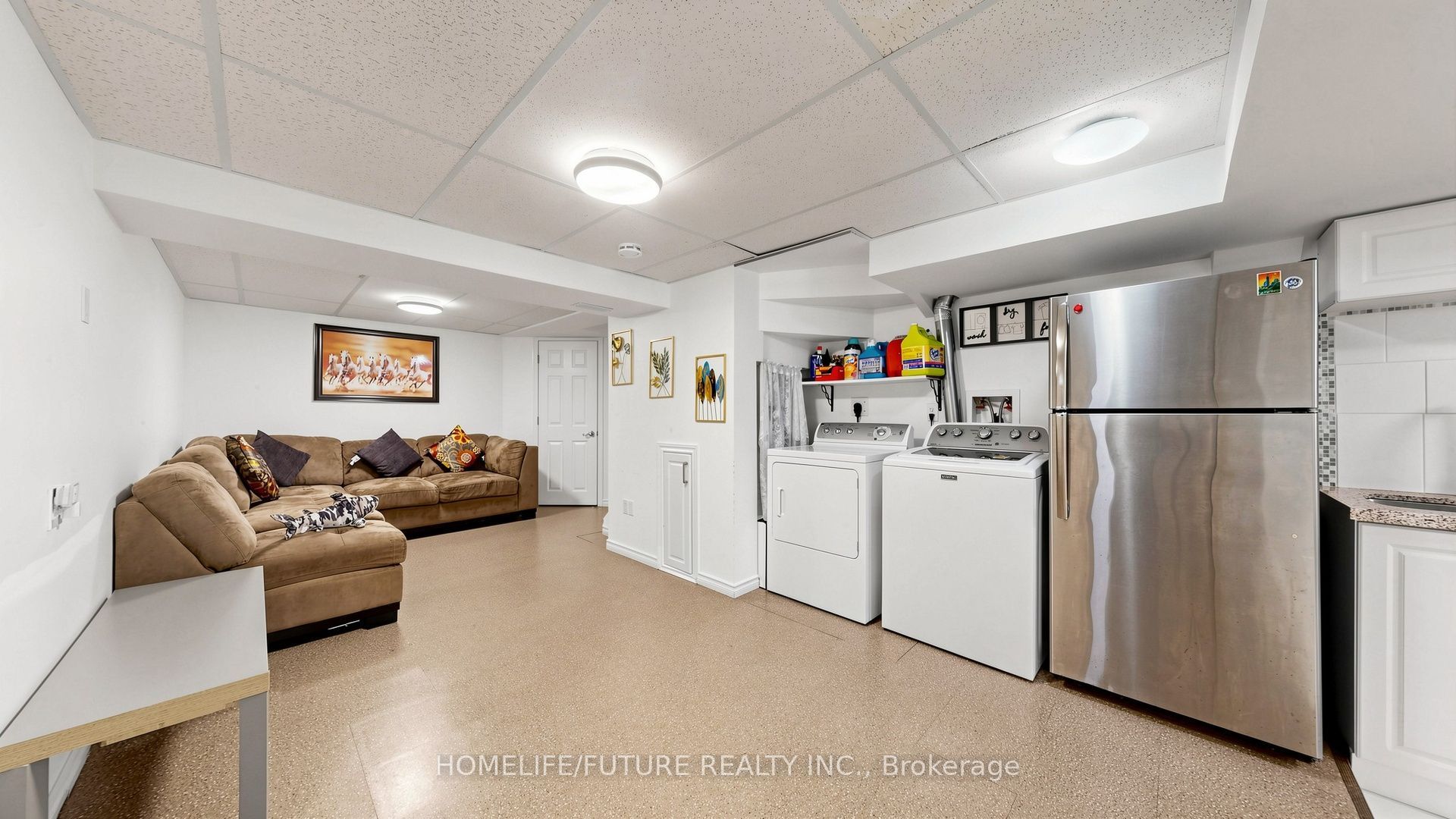 168 Large Crescent Property Photo 36