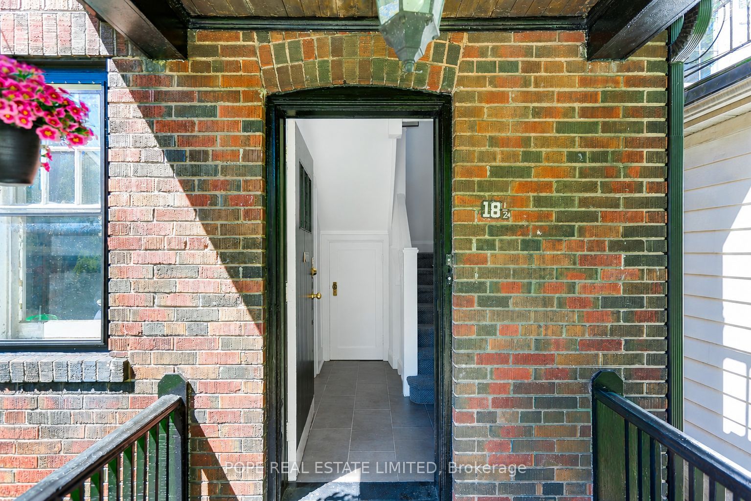 18 Edgewood Avenue Property Photo 4