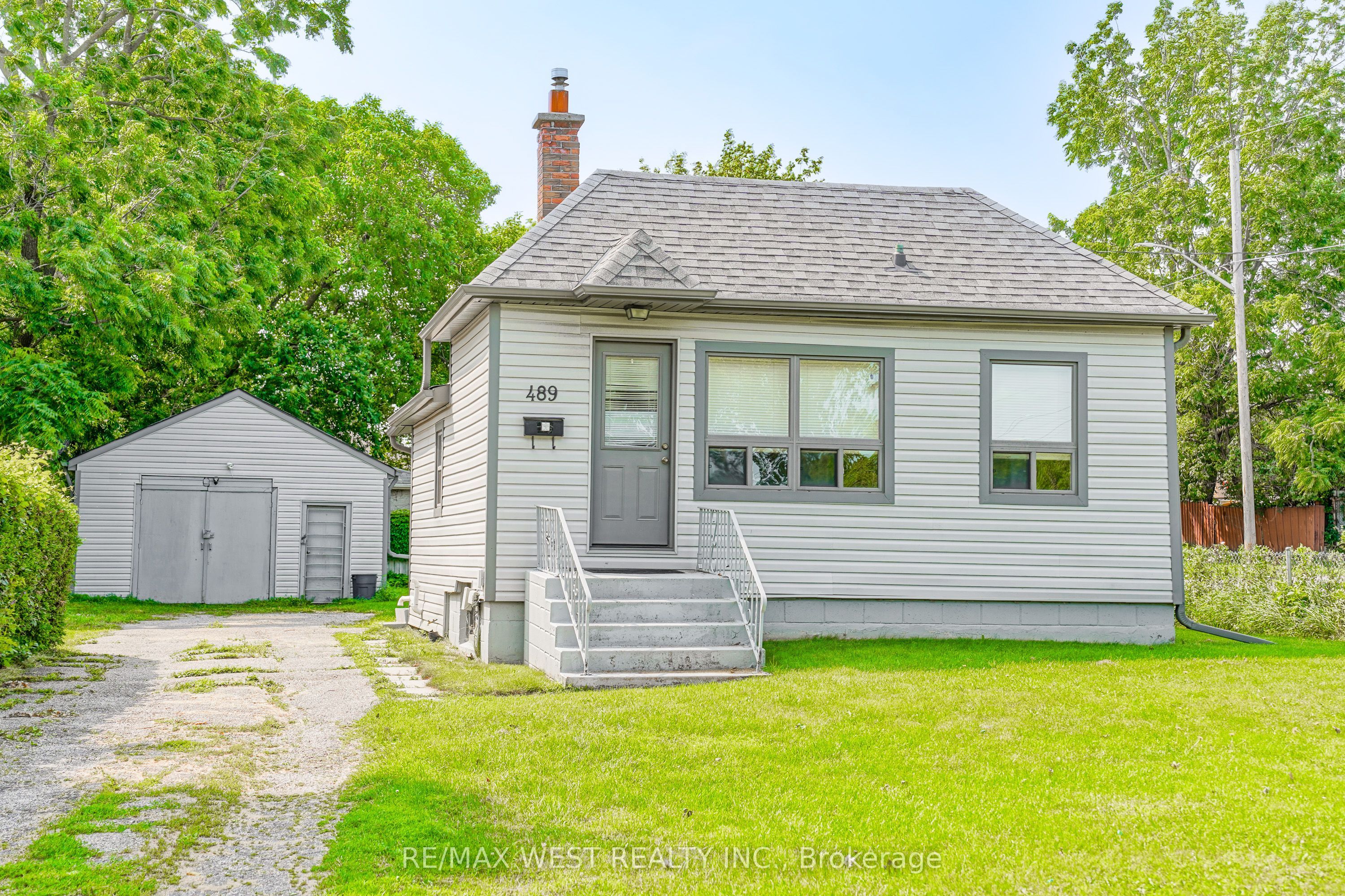 489 Dean Avenue Property Photo 1
