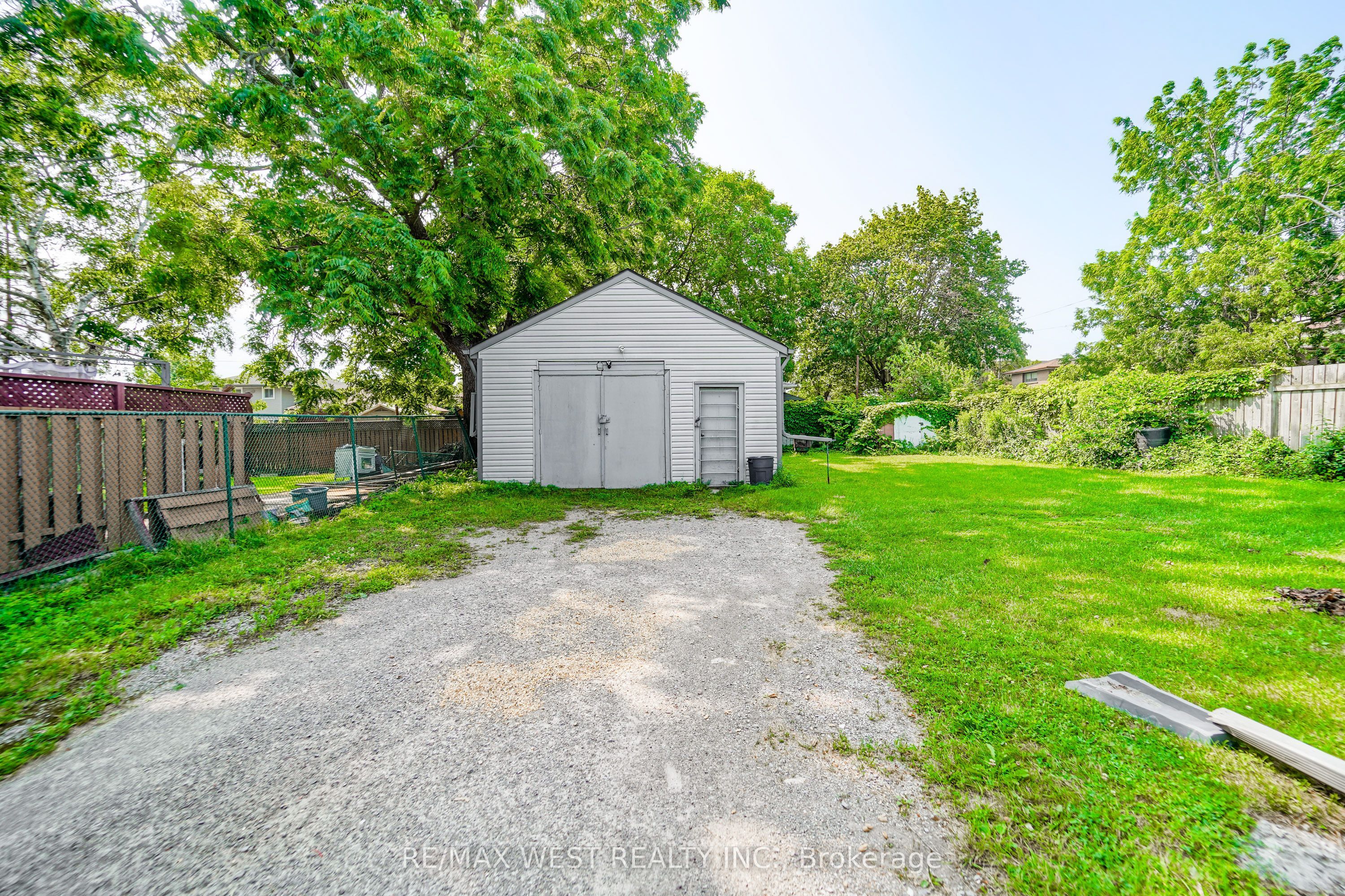 489 Dean Avenue Property Photo 2