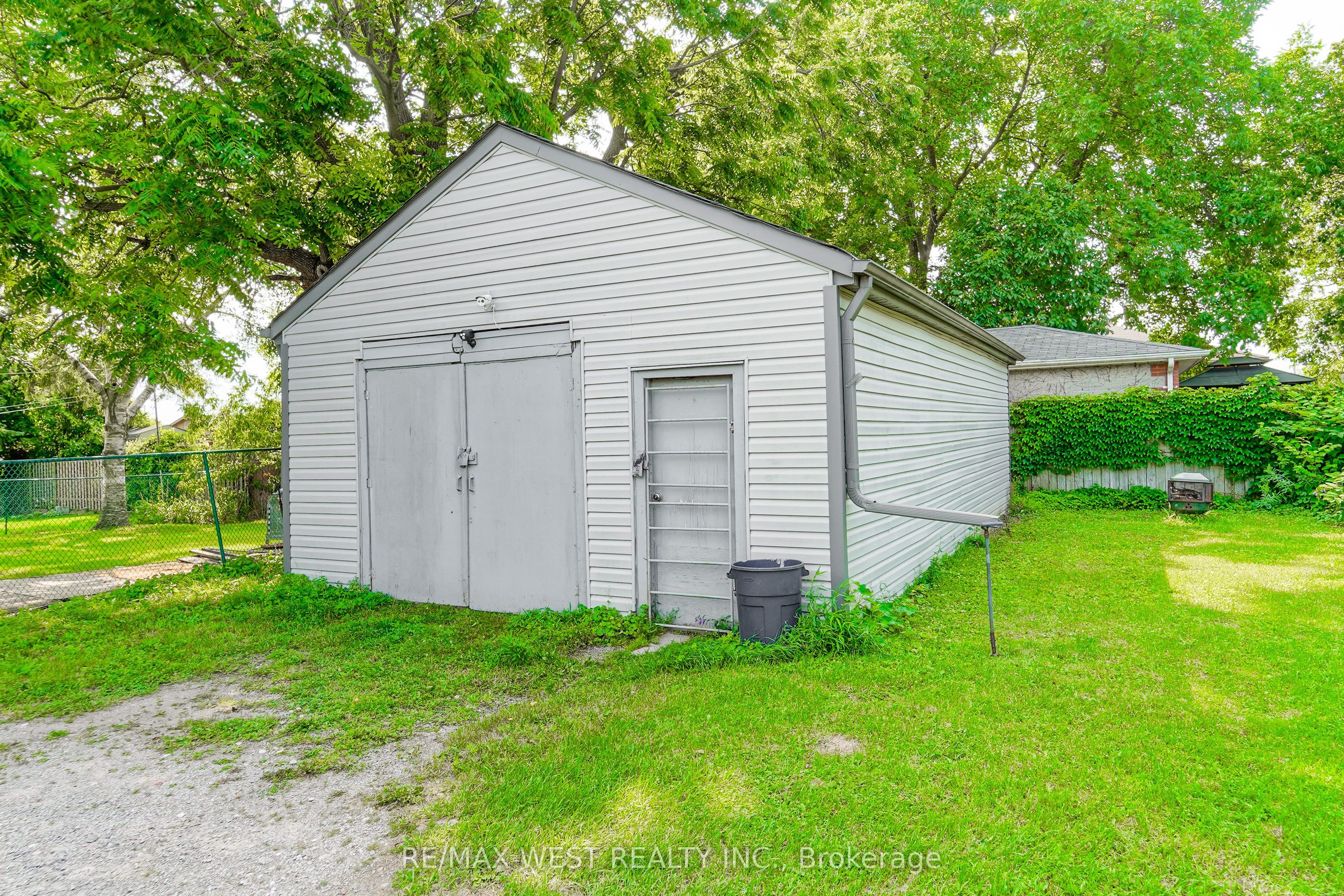 489 Dean Avenue Property Photo 3