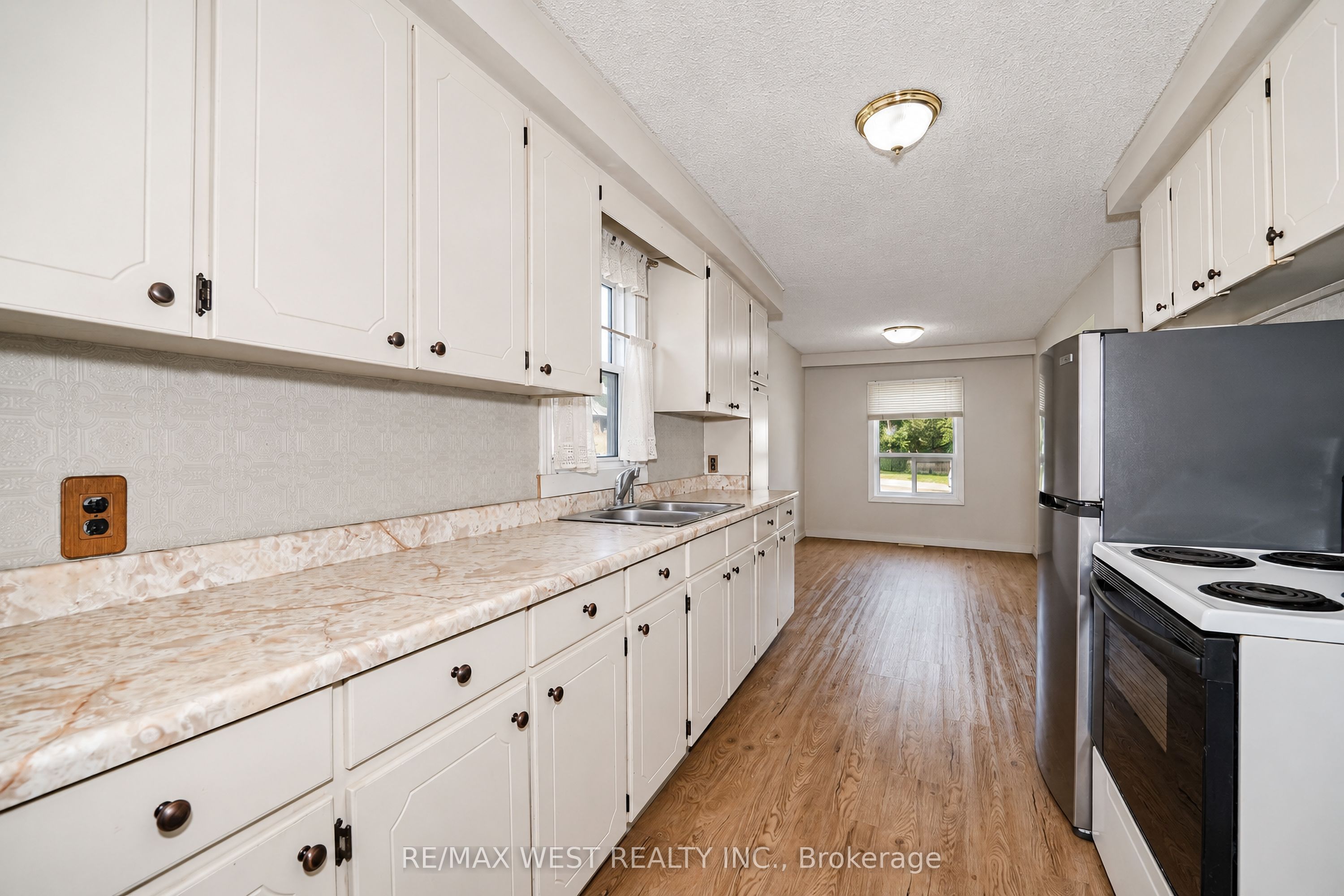 489 Dean Avenue Property Photo 6