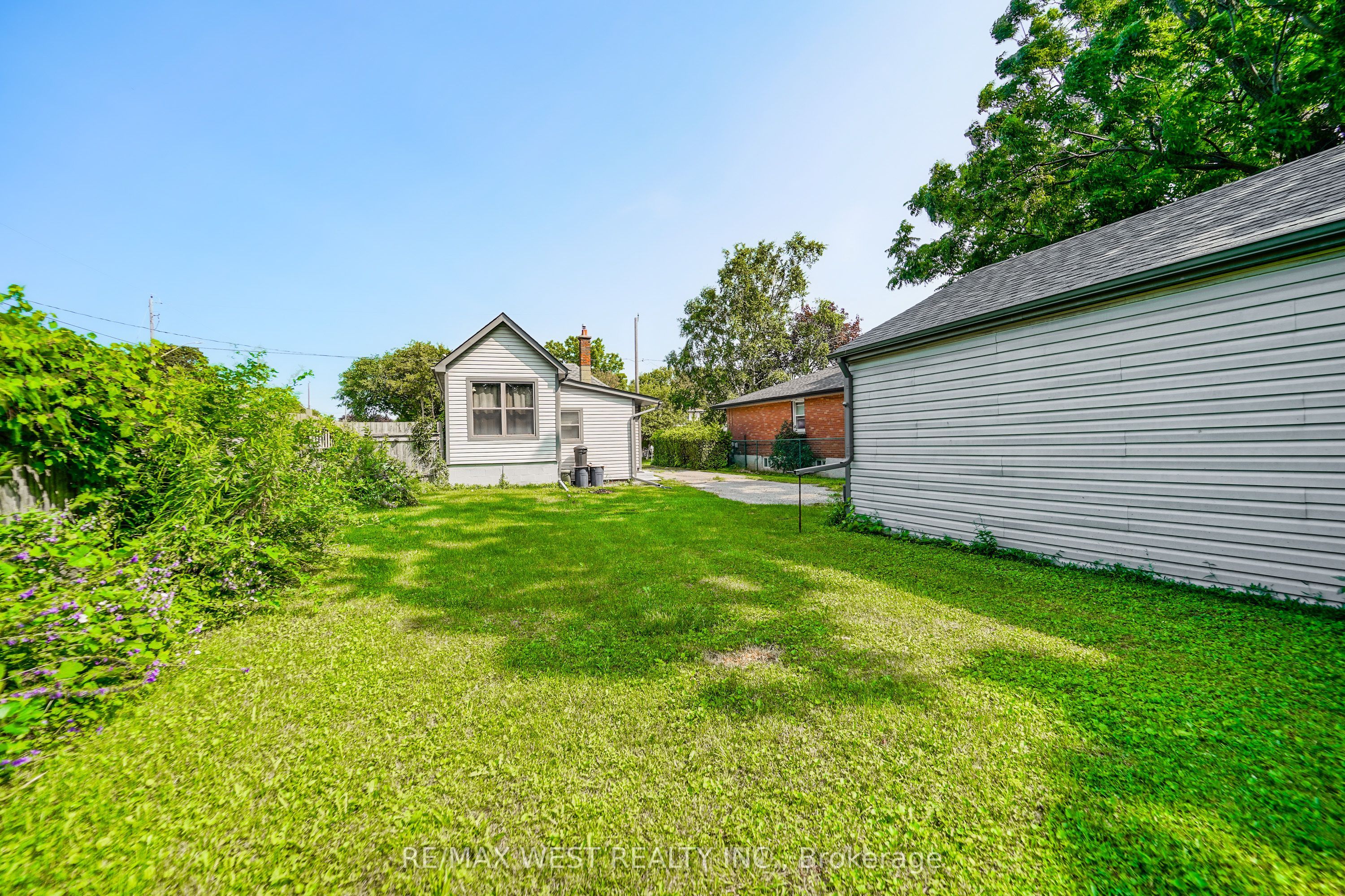 489 Dean Avenue Property Photo 8