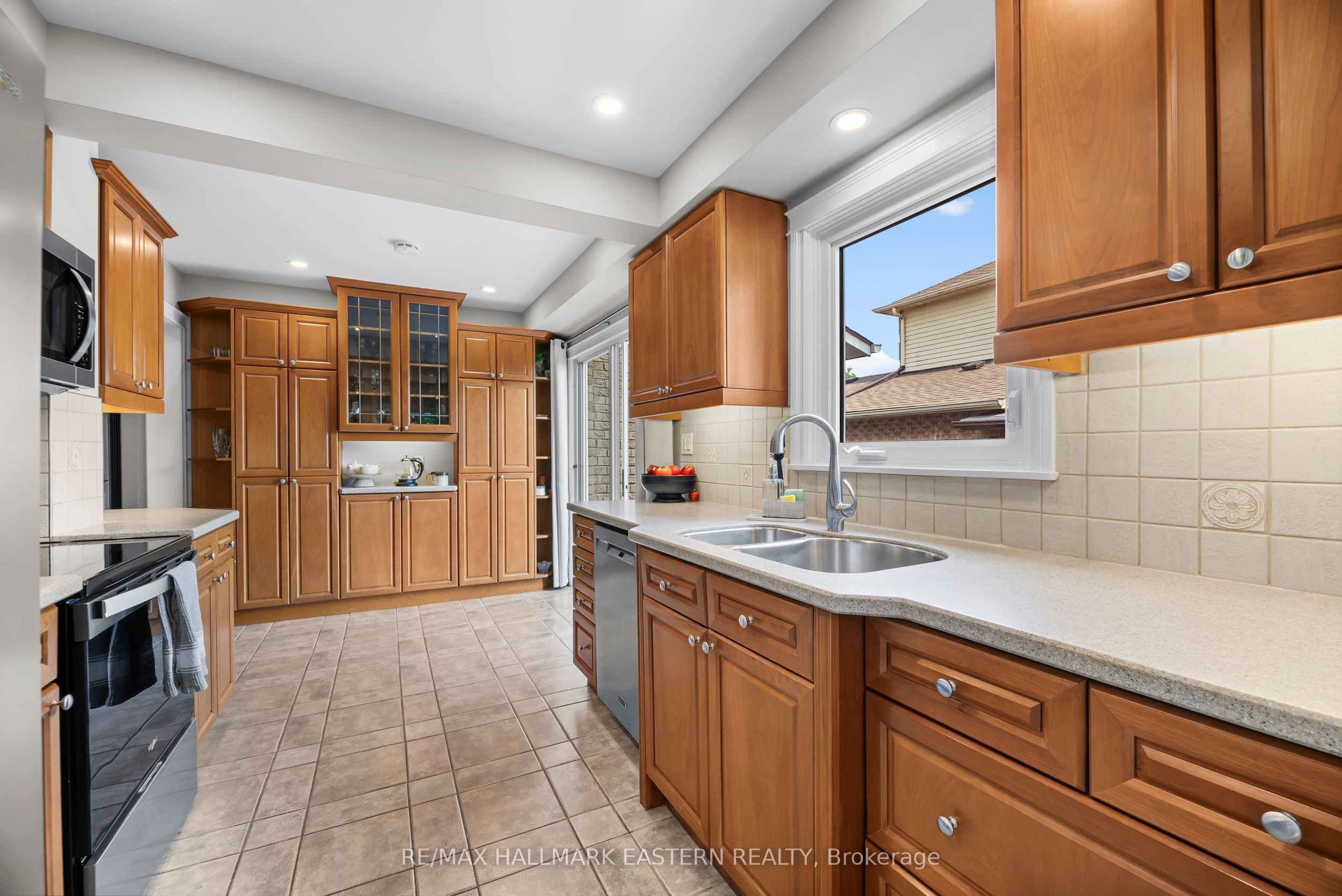 51 Lyndale Crescent Property Photo 8