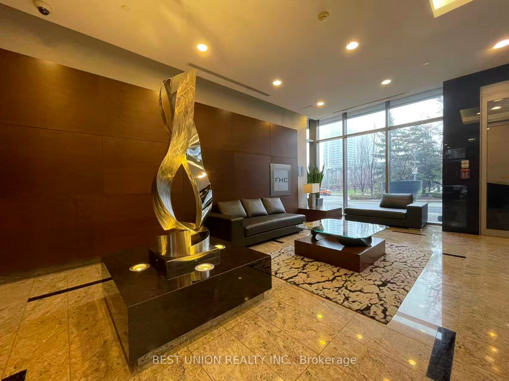 181 Village Green Square Ph20 Property Photo 4