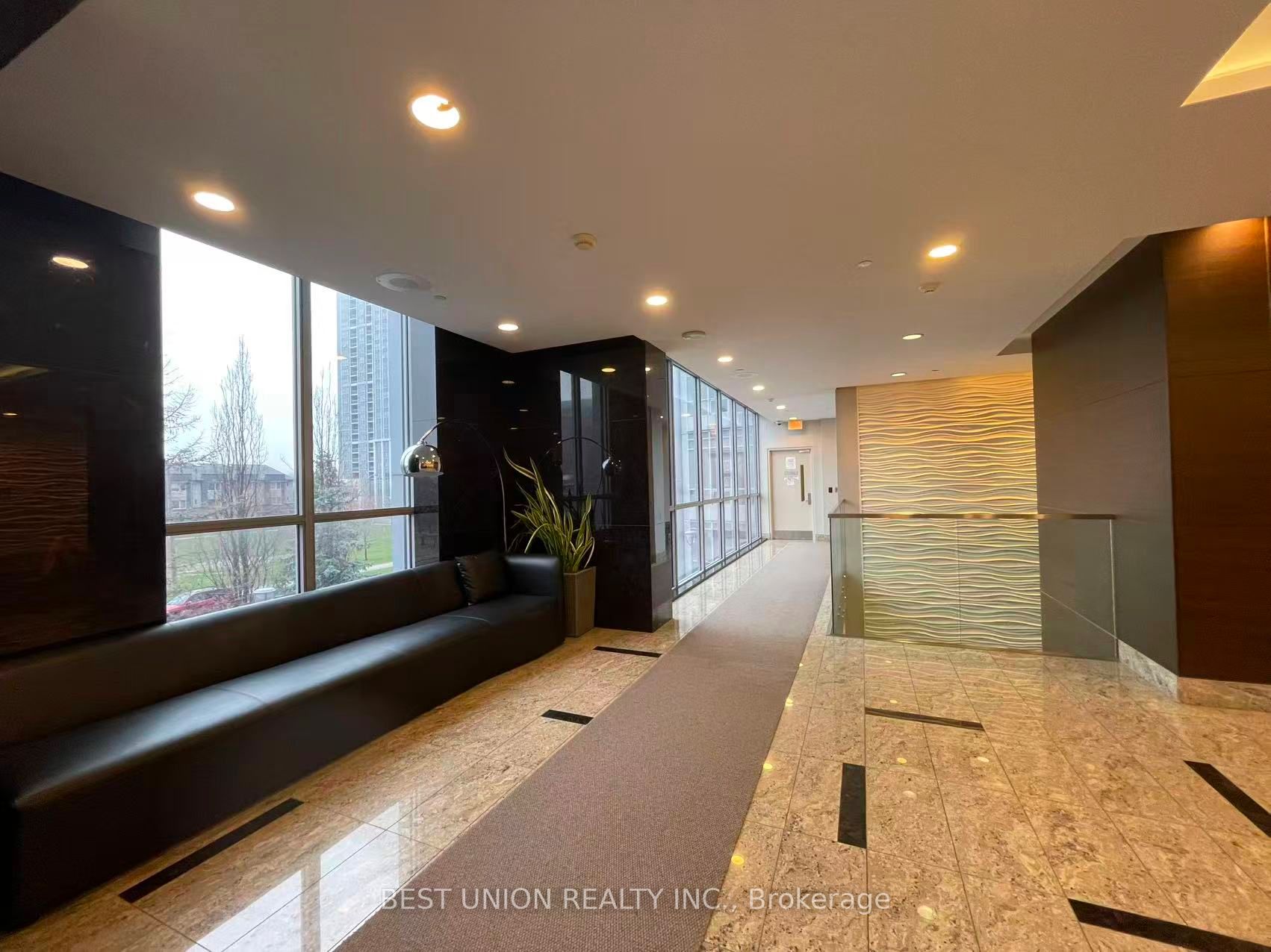 181 Village Green Square Ph20 Property Photo 6