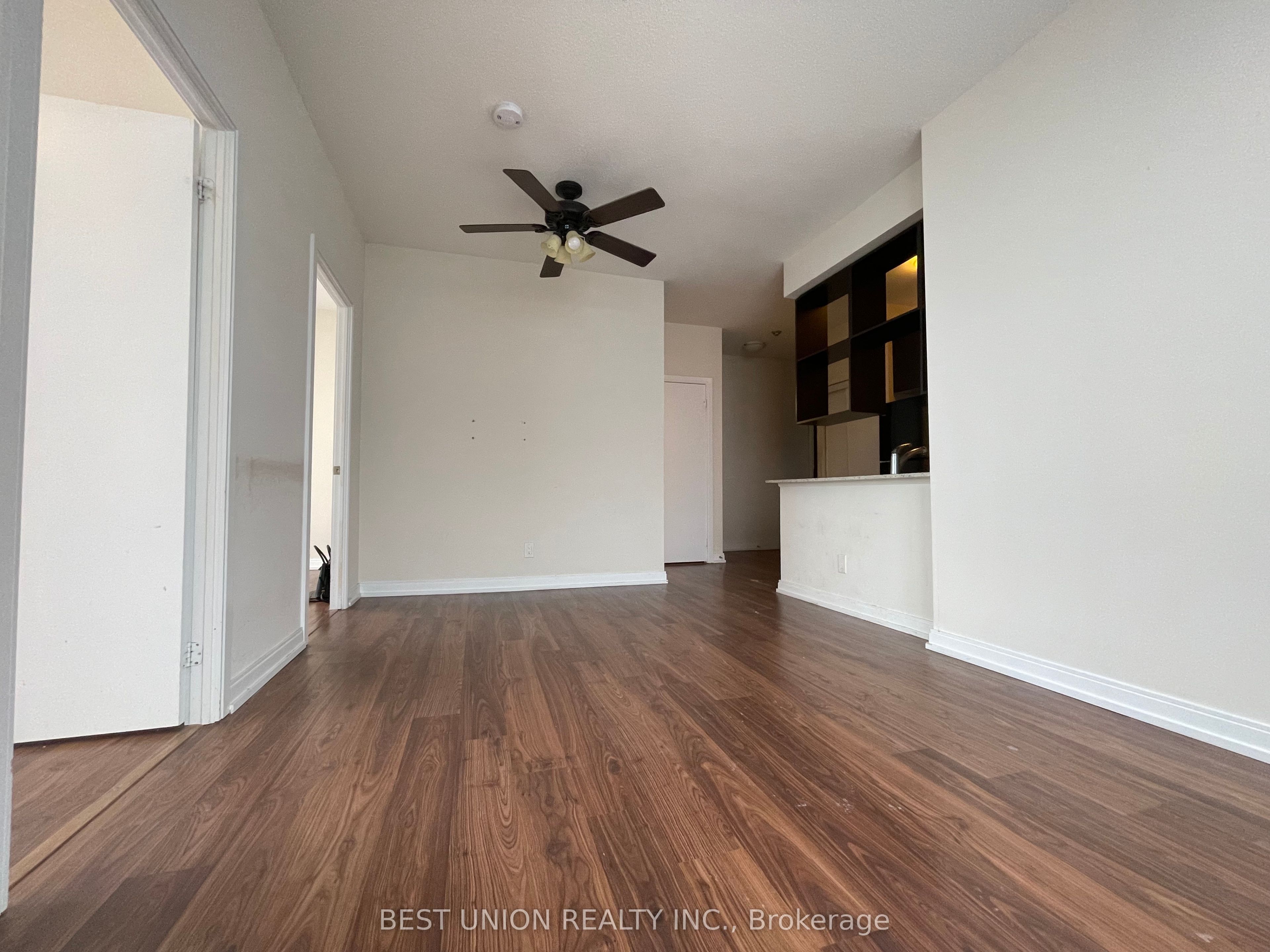 181 Village Green Square Ph20 Property Photo 9