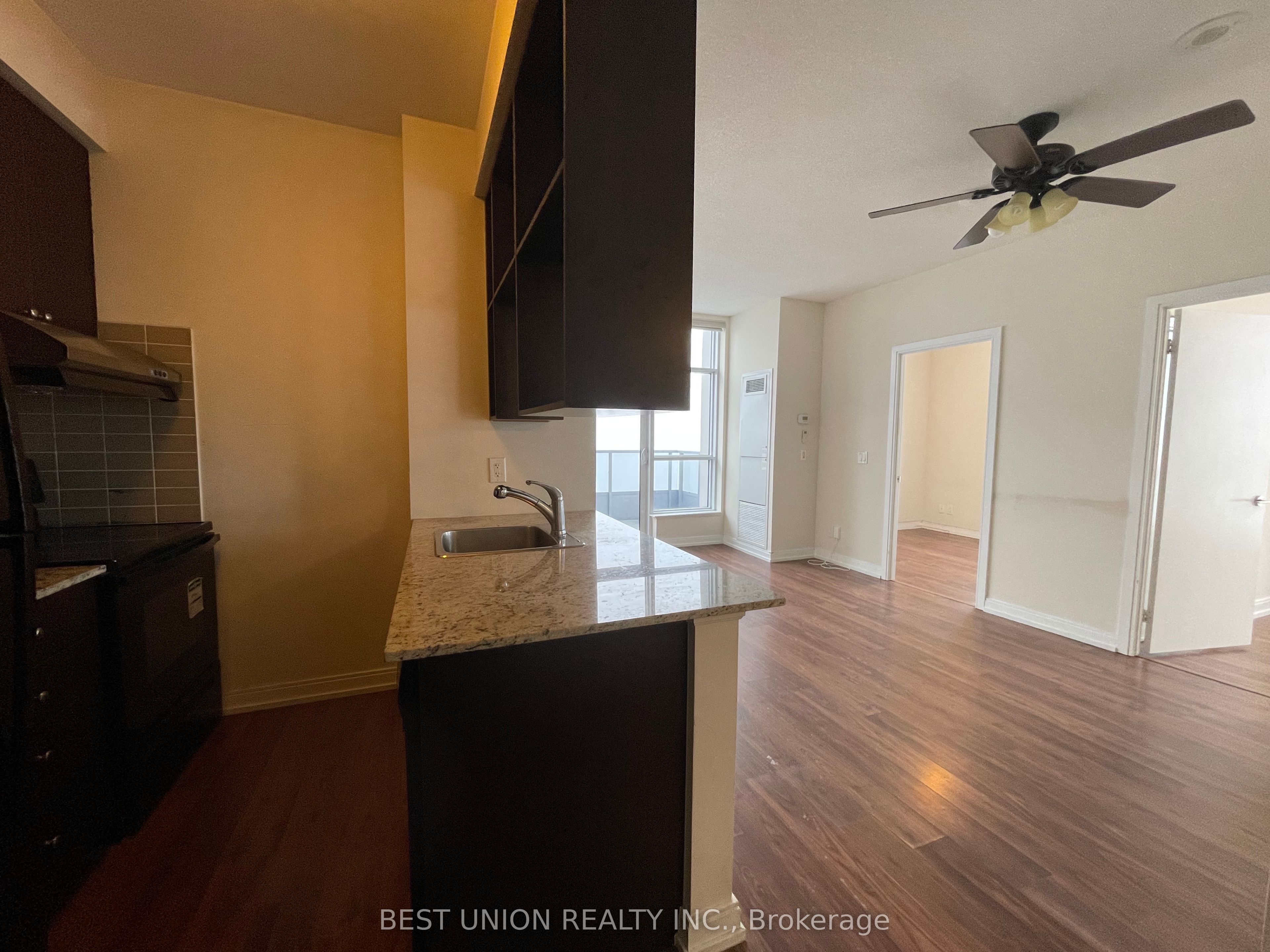 181 Village Green Square Ph20 Property Photo 10