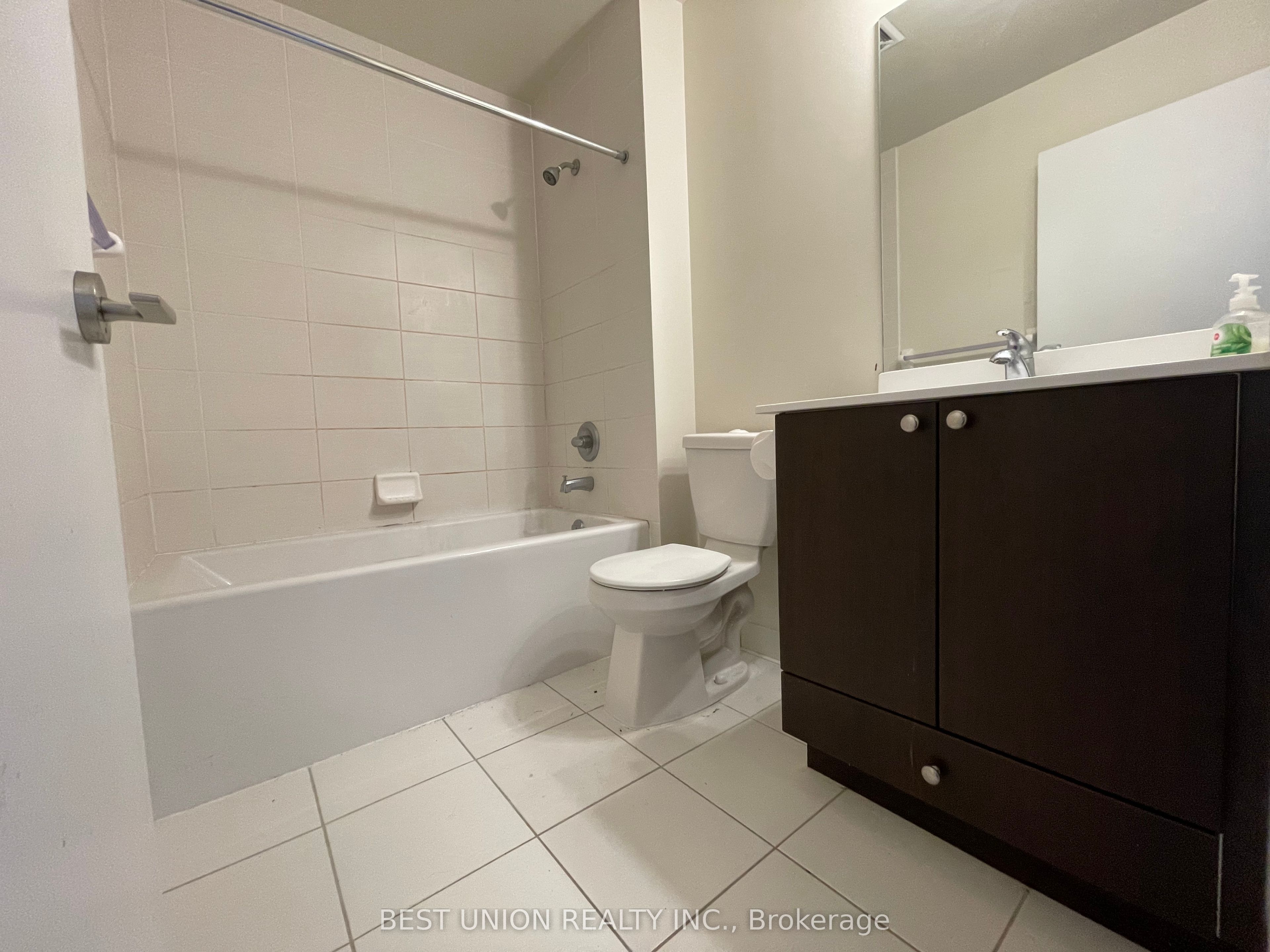 181 Village Green Square Ph20 Property Photo 14