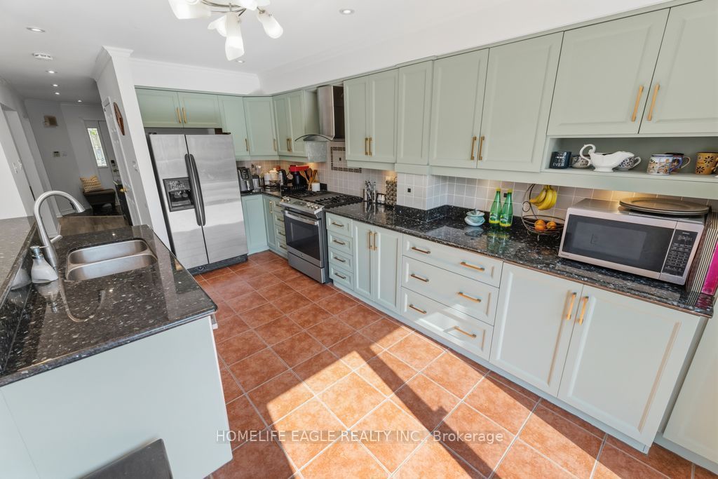 156 Heale Avenue Property Photo 9