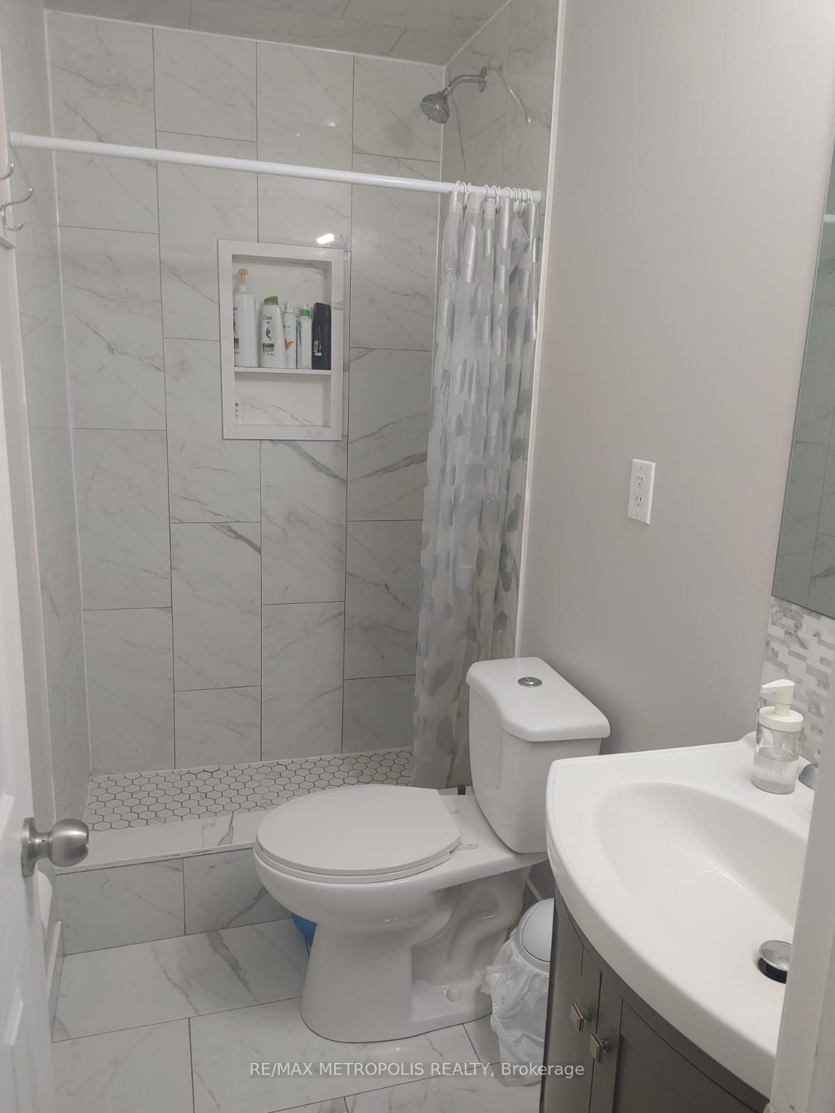 1098 Cedar Street Property Photo 8