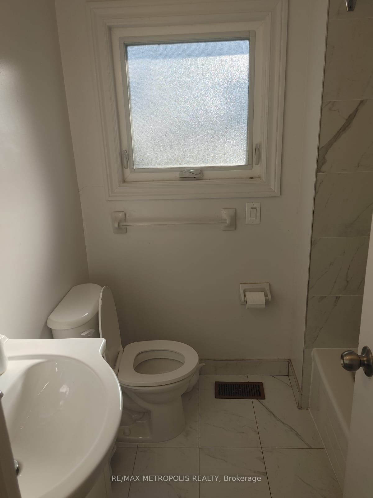 1098 Cedar Street Property Photo 9