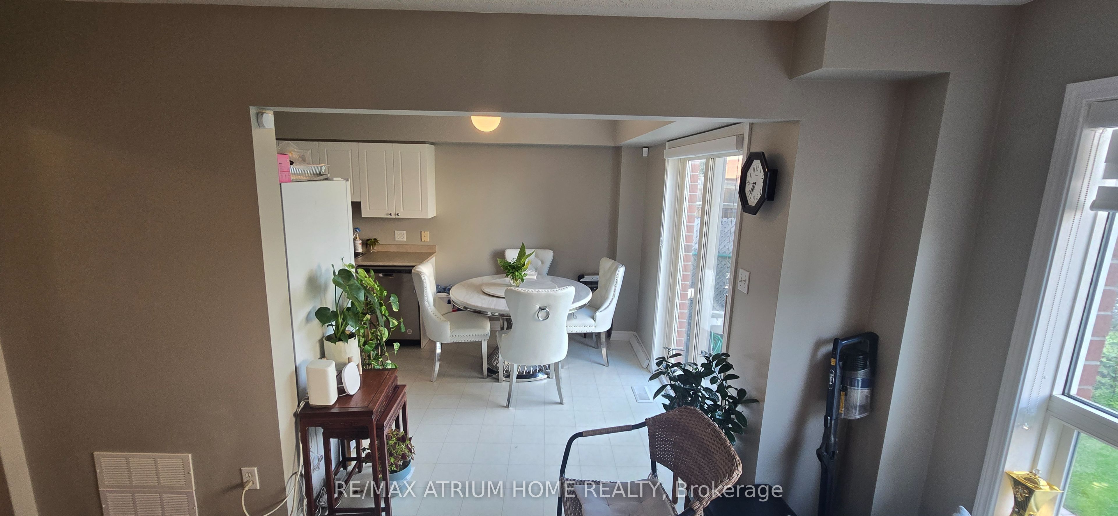 431 Drew Street Property Photo 8