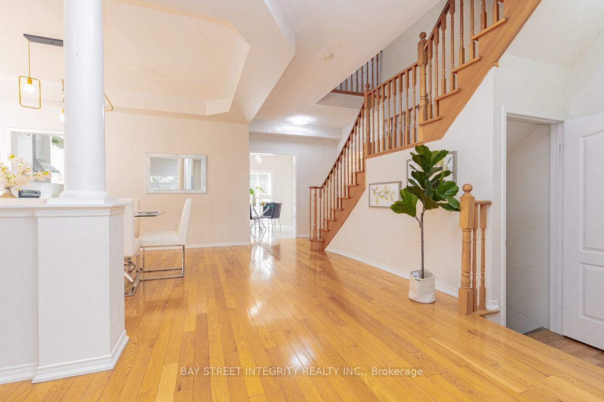 17 Weston Crescent Property Photo 2
