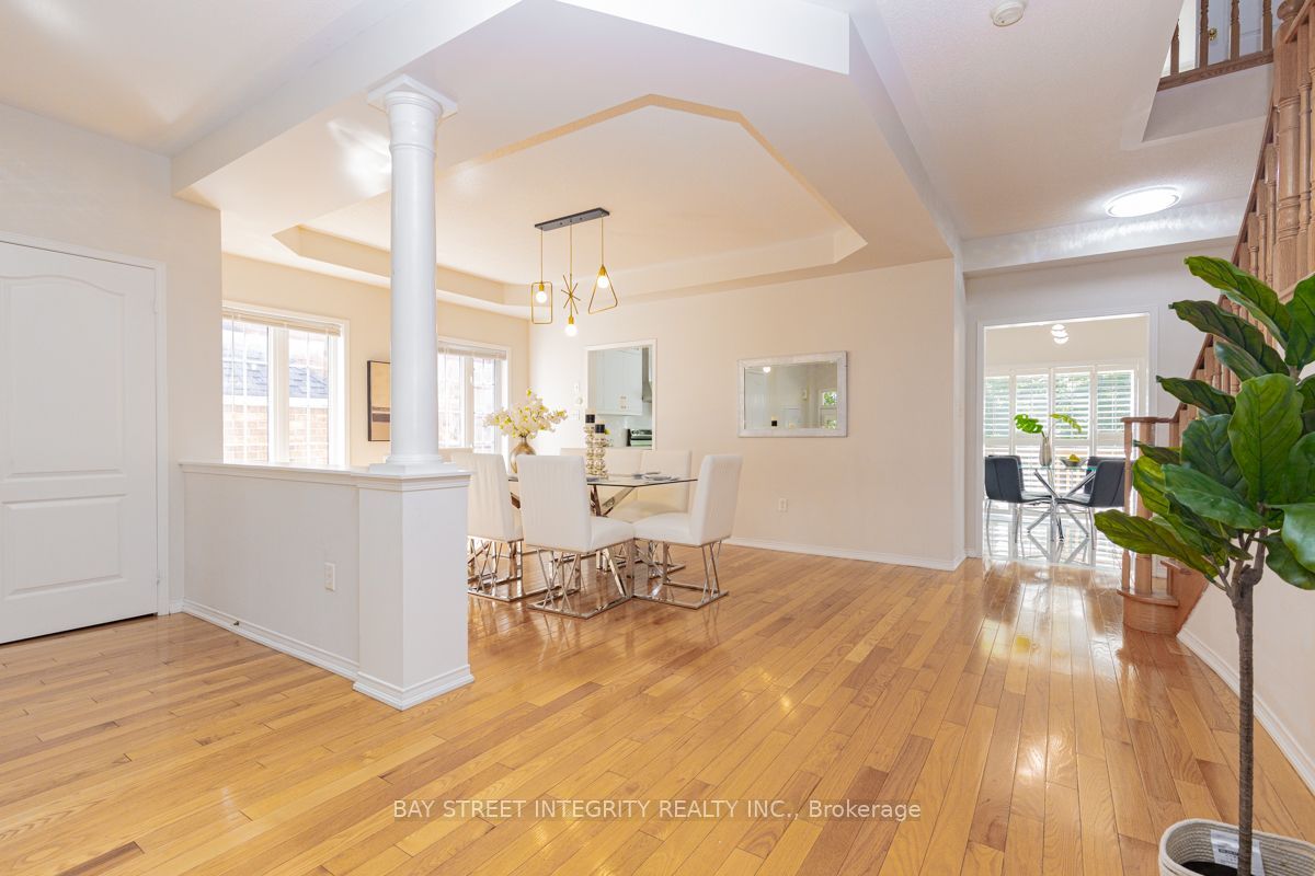 17 Weston Crescent Property Photo 3