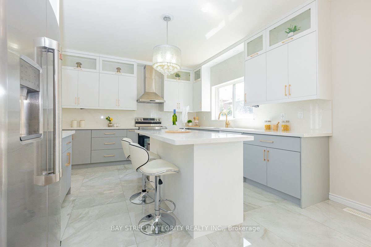 17 Weston Crescent Property Photo 4