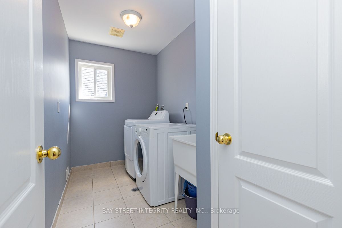 17 Weston Crescent Property Photo 30