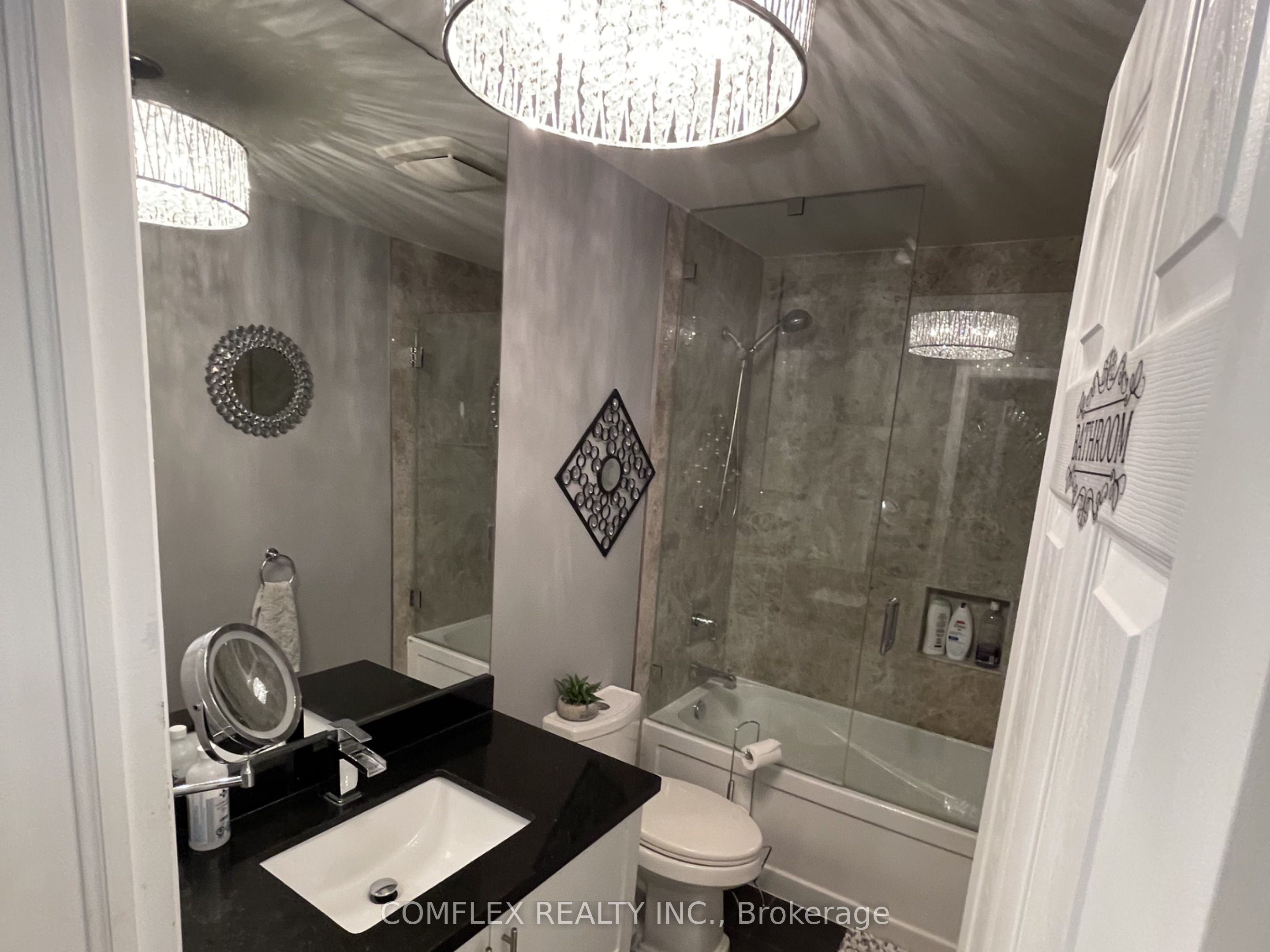 875 Exeter Street Property Photo 6