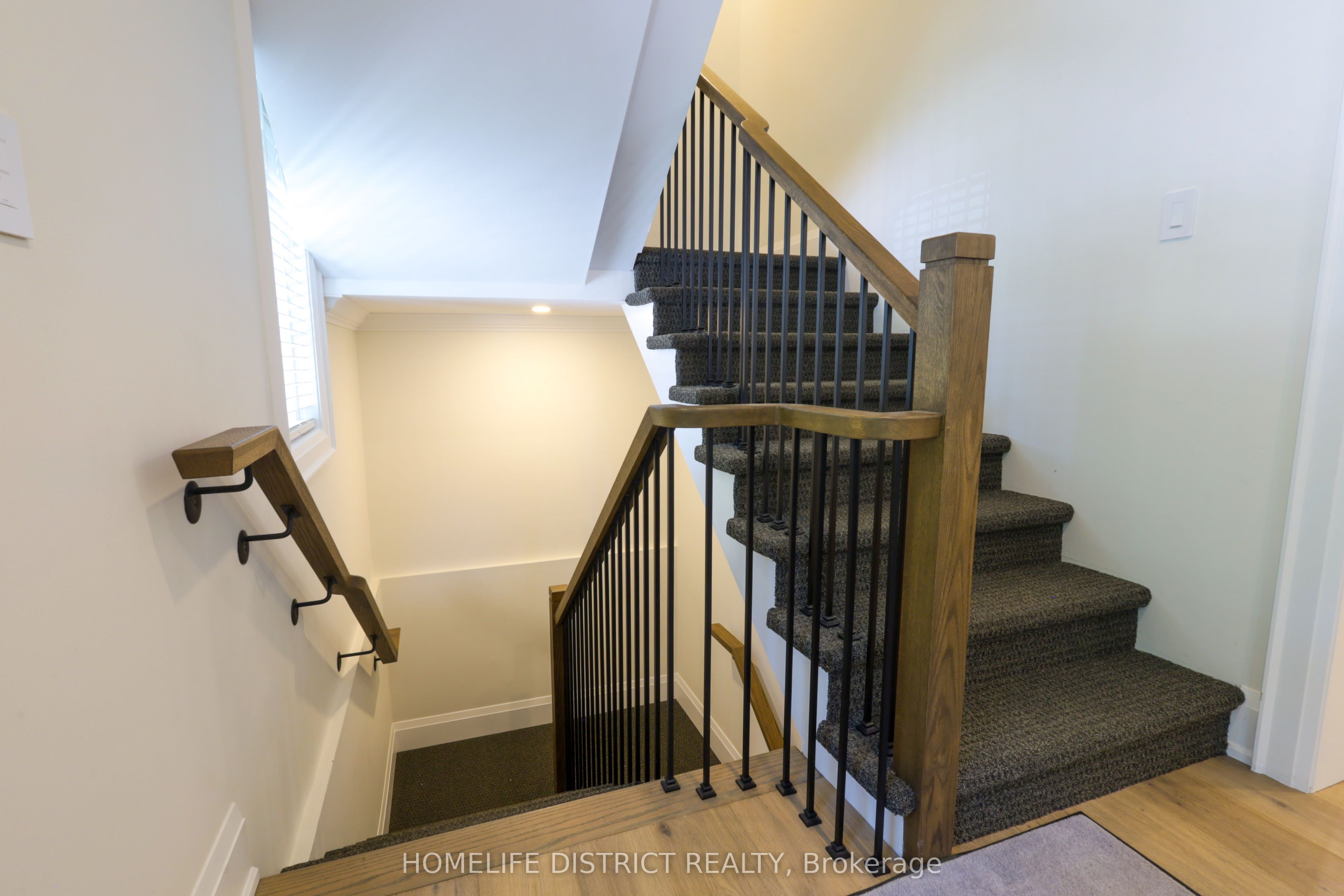 20 Elgin Street E Property Photo 4