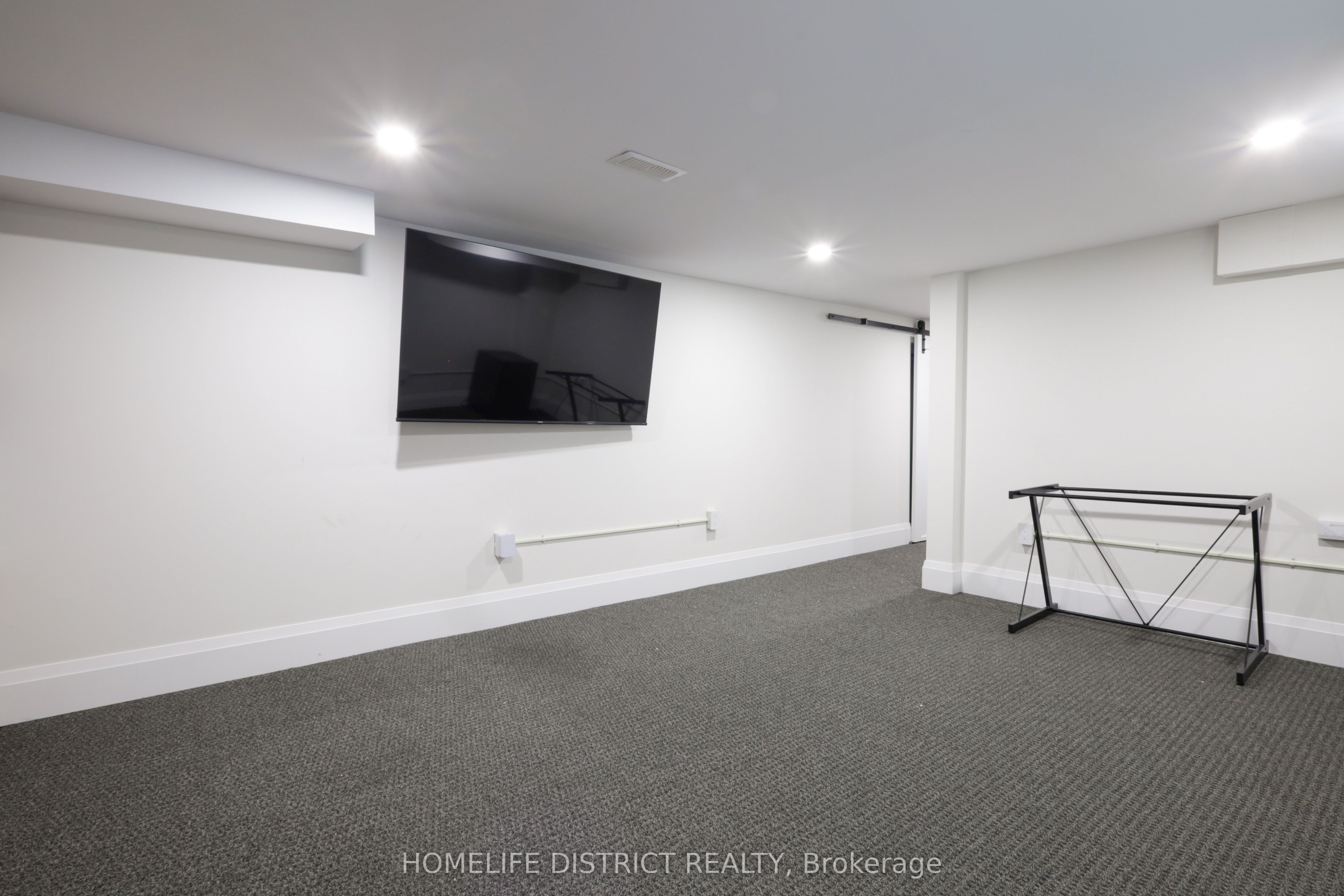 20 Elgin Street E Property Photo 24