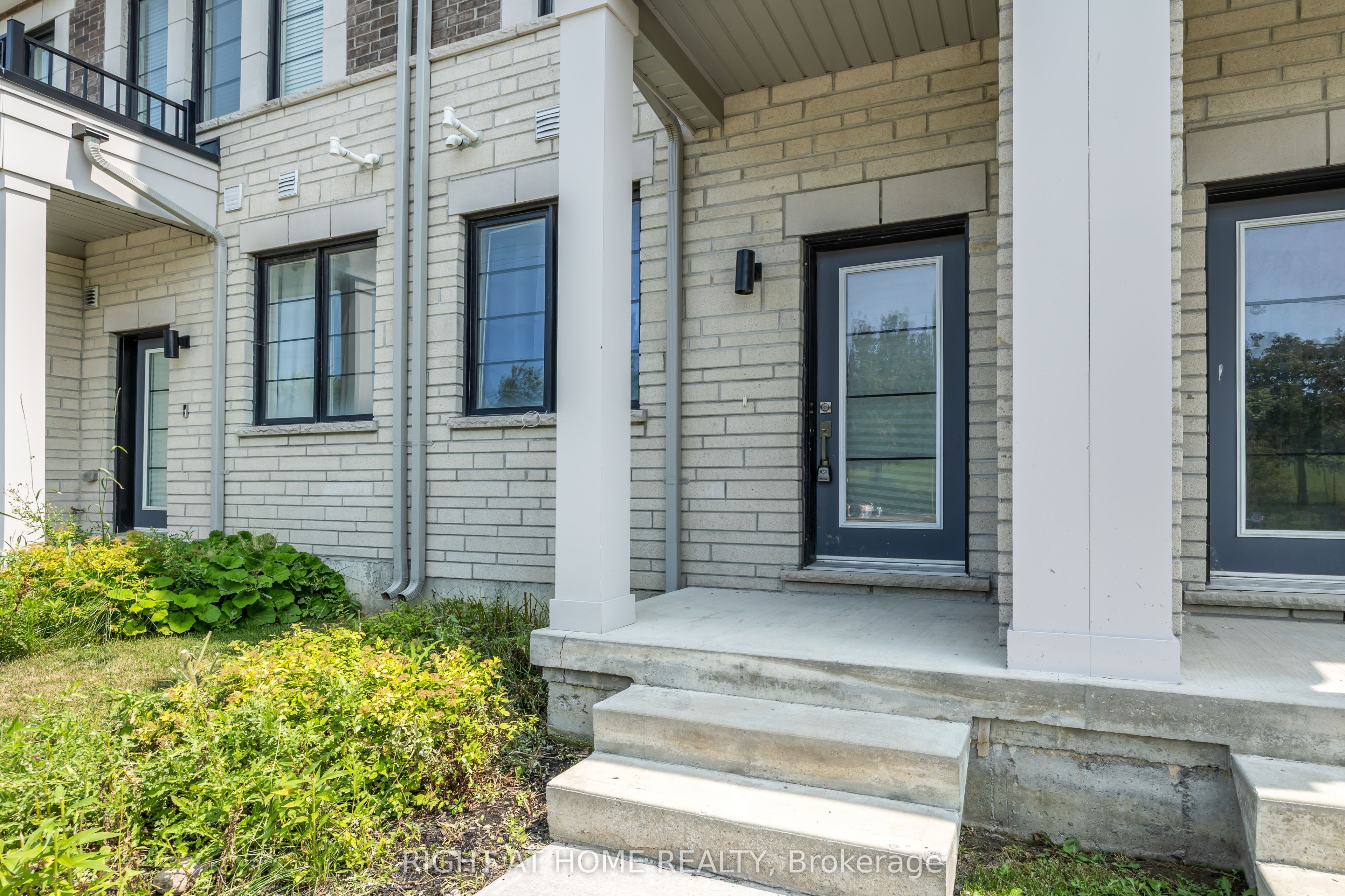 1451 Green Road Property Photo 4
