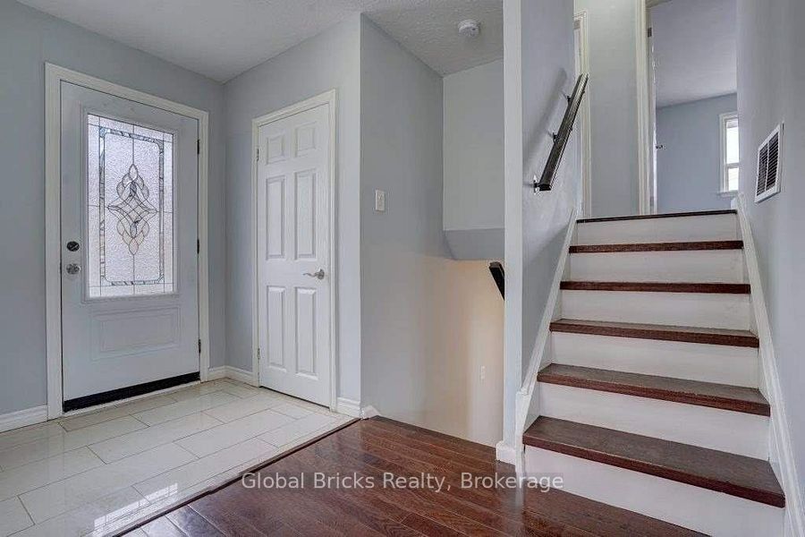 77 Milford Haven Drive E Property Photo 4