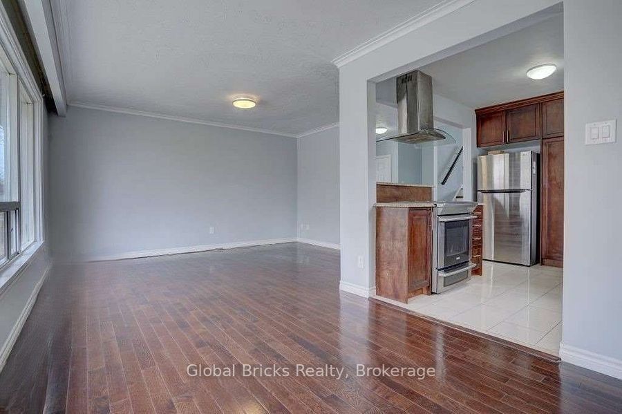 77 Milford Haven Drive E Property Photo 10