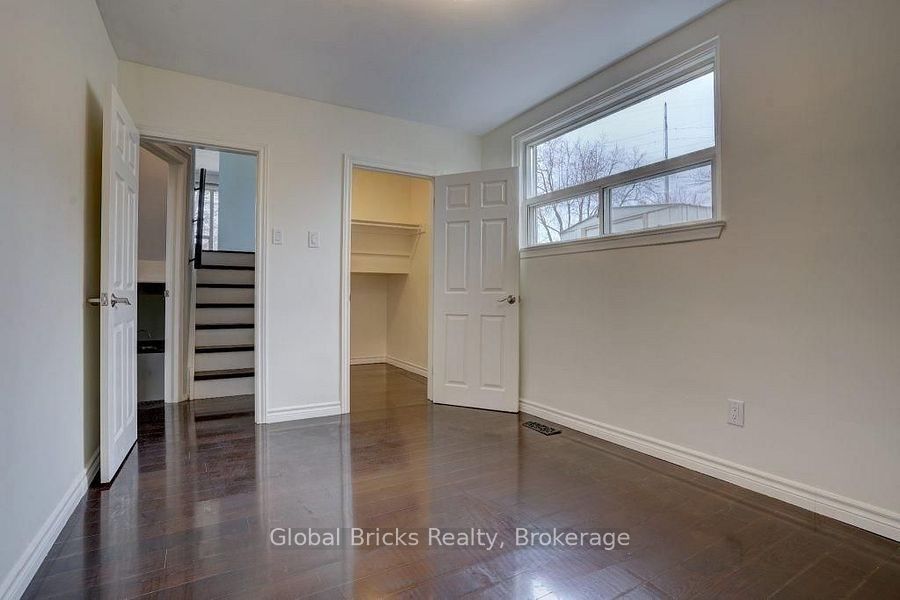 77 Milford Haven Drive E Property Photo 12