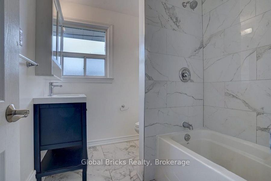 77 Milford Haven Drive E Property Photo 19