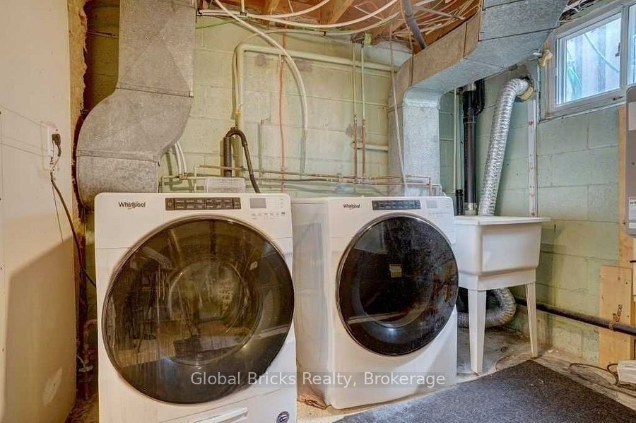 77 Milford Haven Drive E Property Photo 21