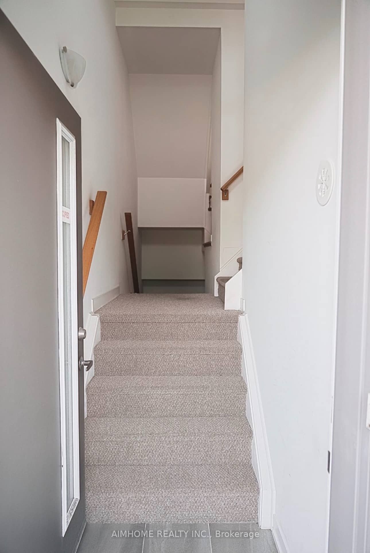 1525 Kingston Road 403 Property Photo 3
