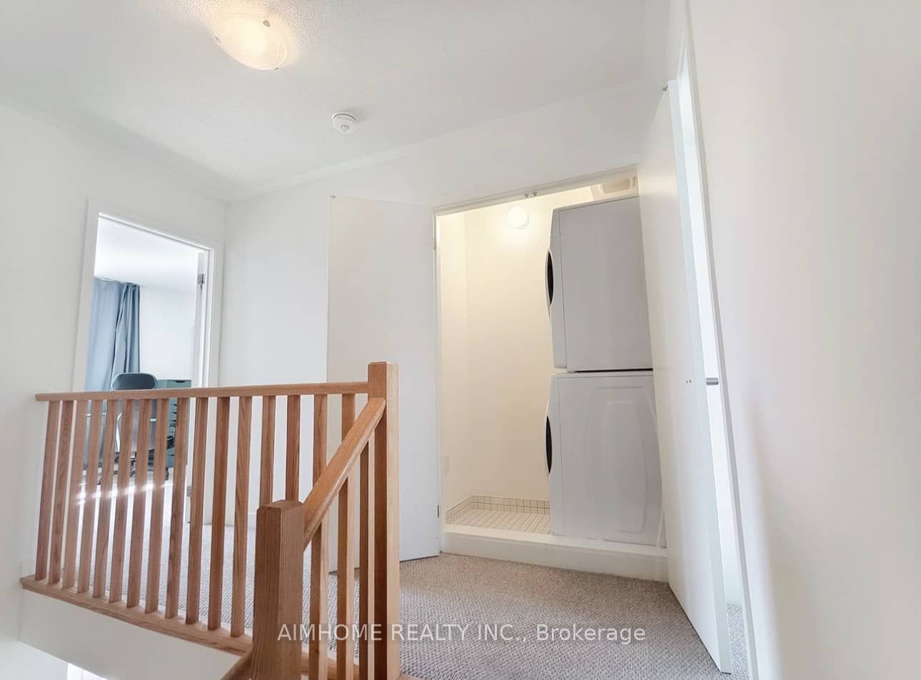 1525 Kingston Road 403 Property Photo 17