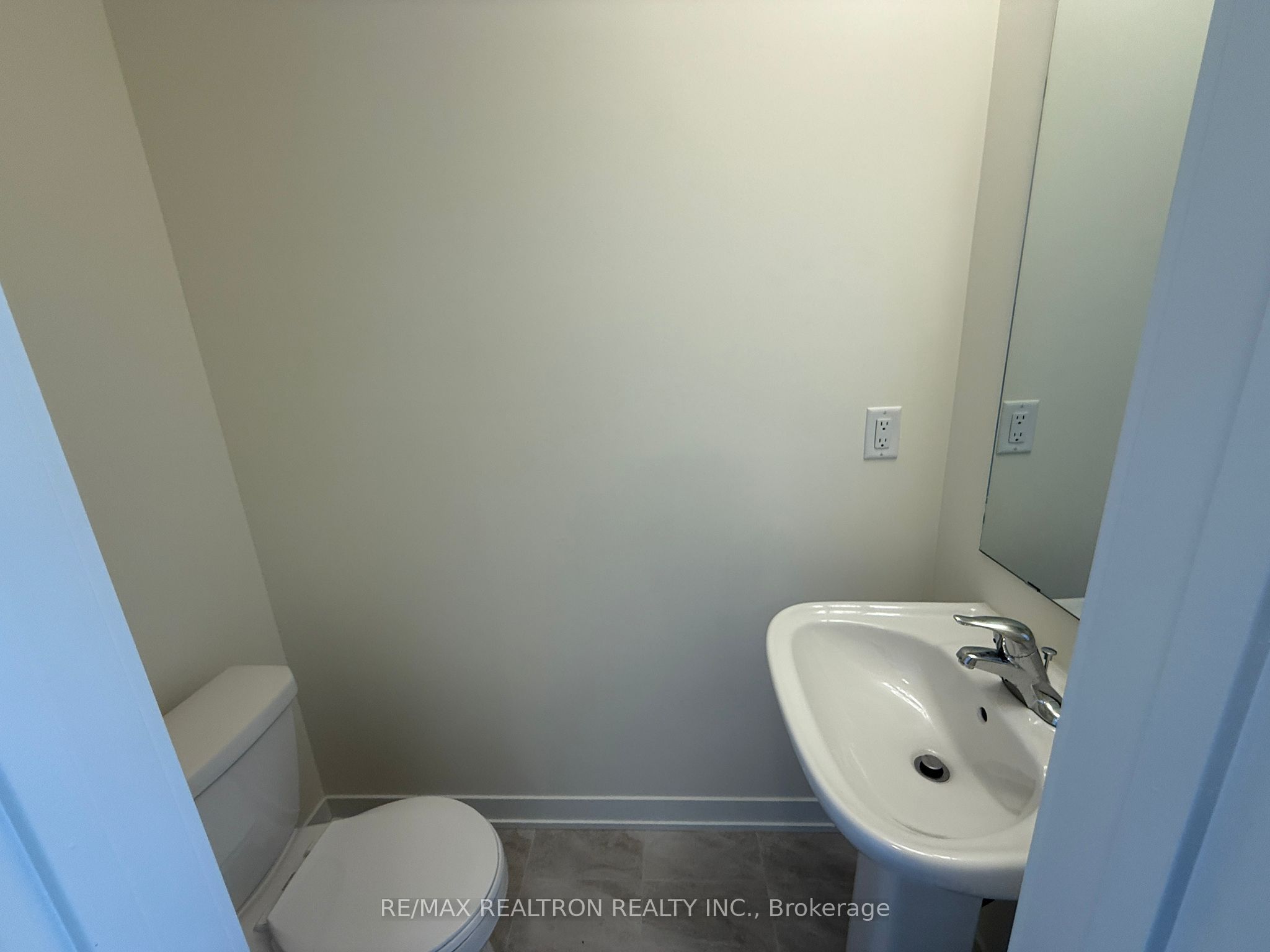1695 Dersan Street E 1206 Property Photo 8
