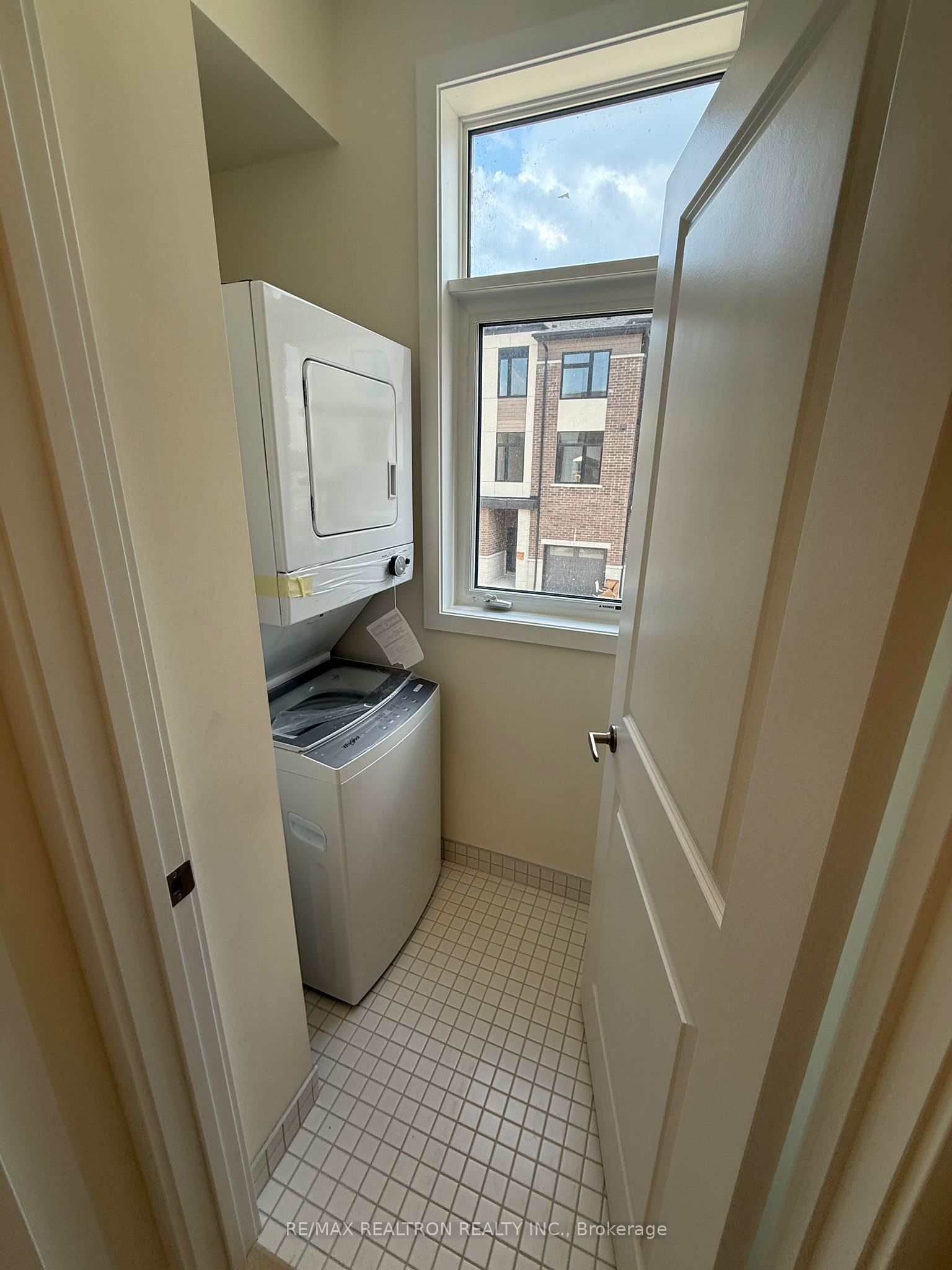 1695 Dersan Street E 1206 Property Photo 9