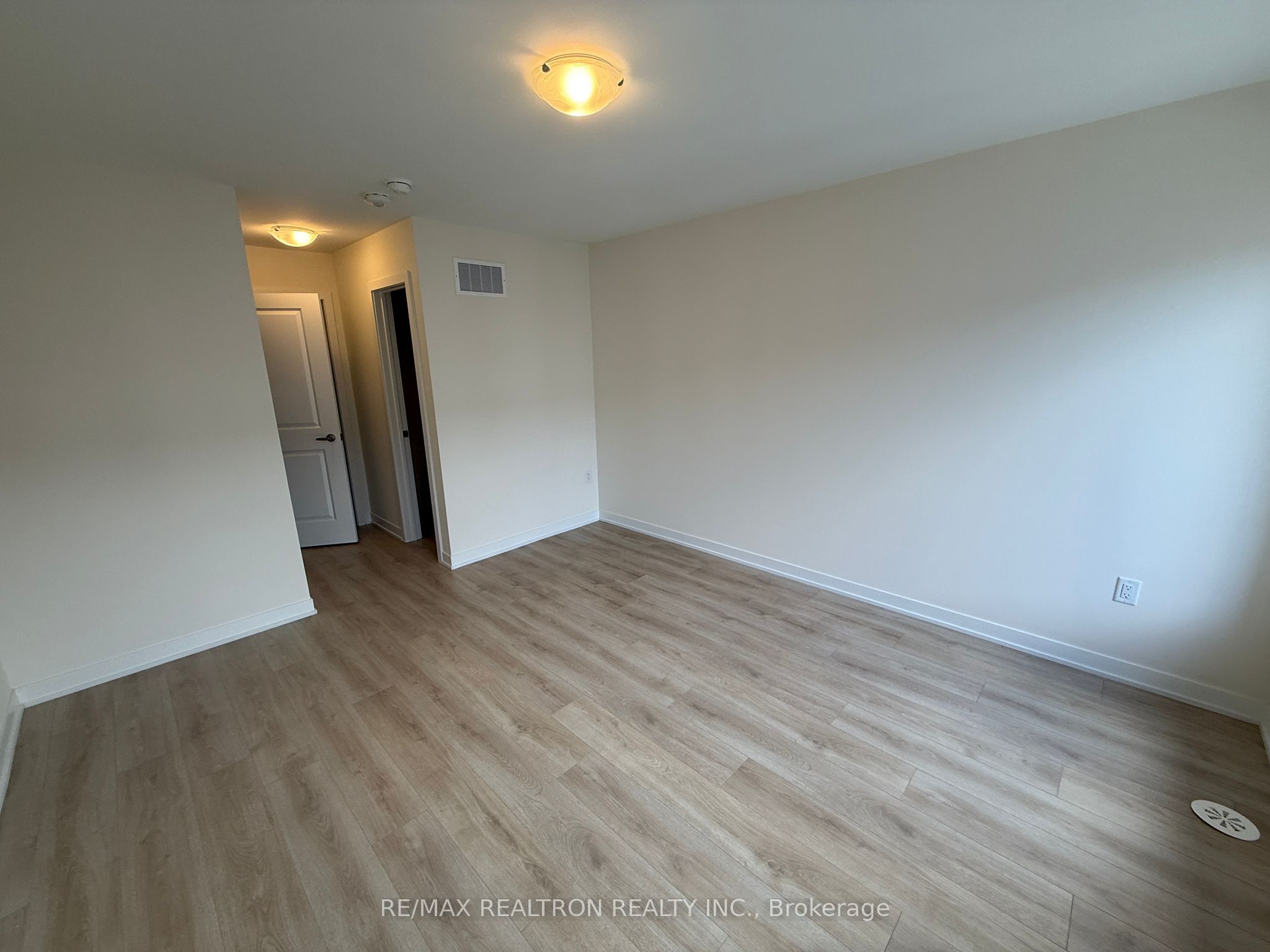 1695 Dersan Street E 1206 Property Photo 15