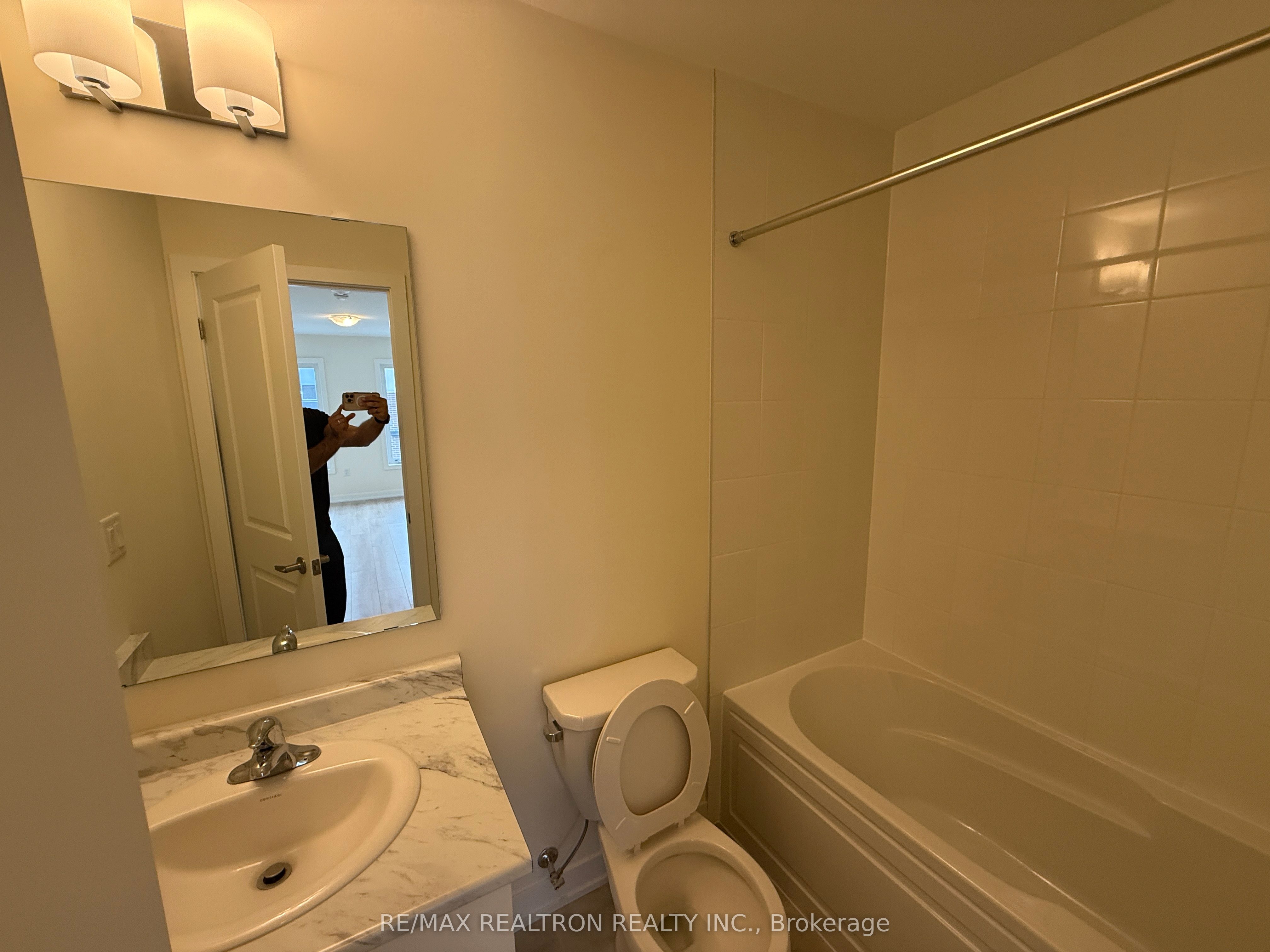 1695 Dersan Street E 1206 Property Photo 16