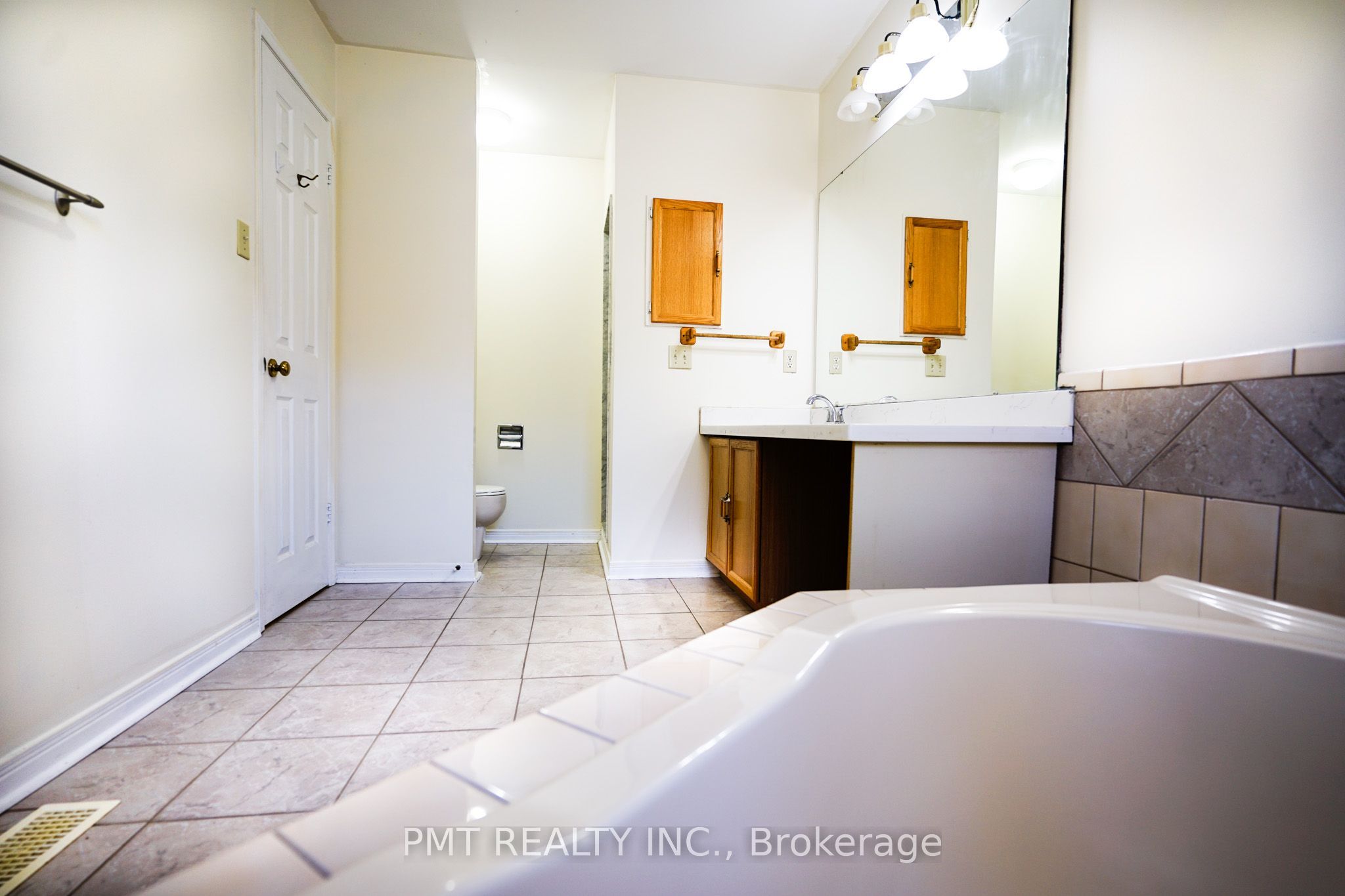 26 Dartmoor Drive Main Property Photo 14