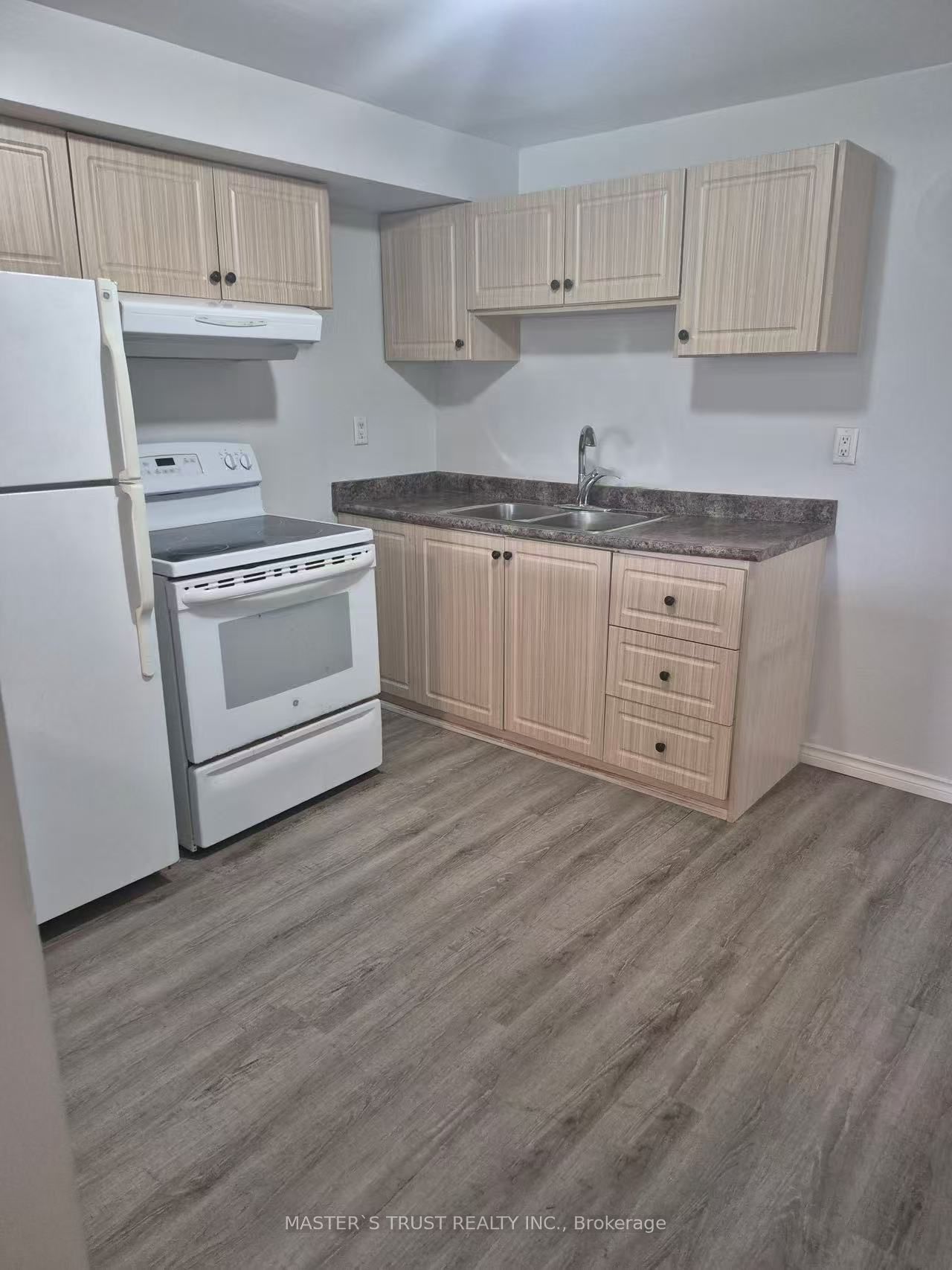 1179 Simcoe Street S Unit 2 Property Photo 12