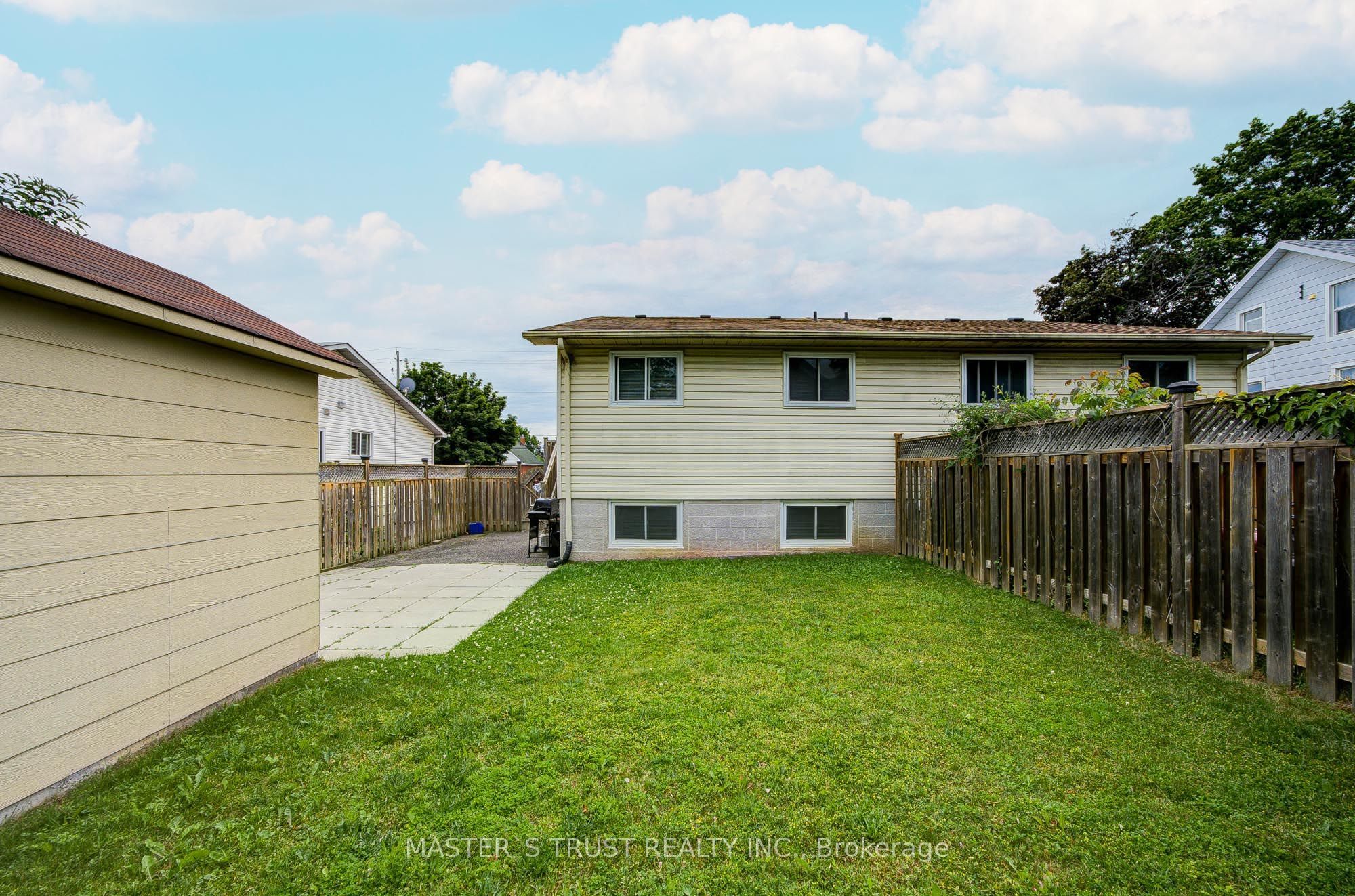 1179 Simcoe Street S Unit 2 Property Photo 14