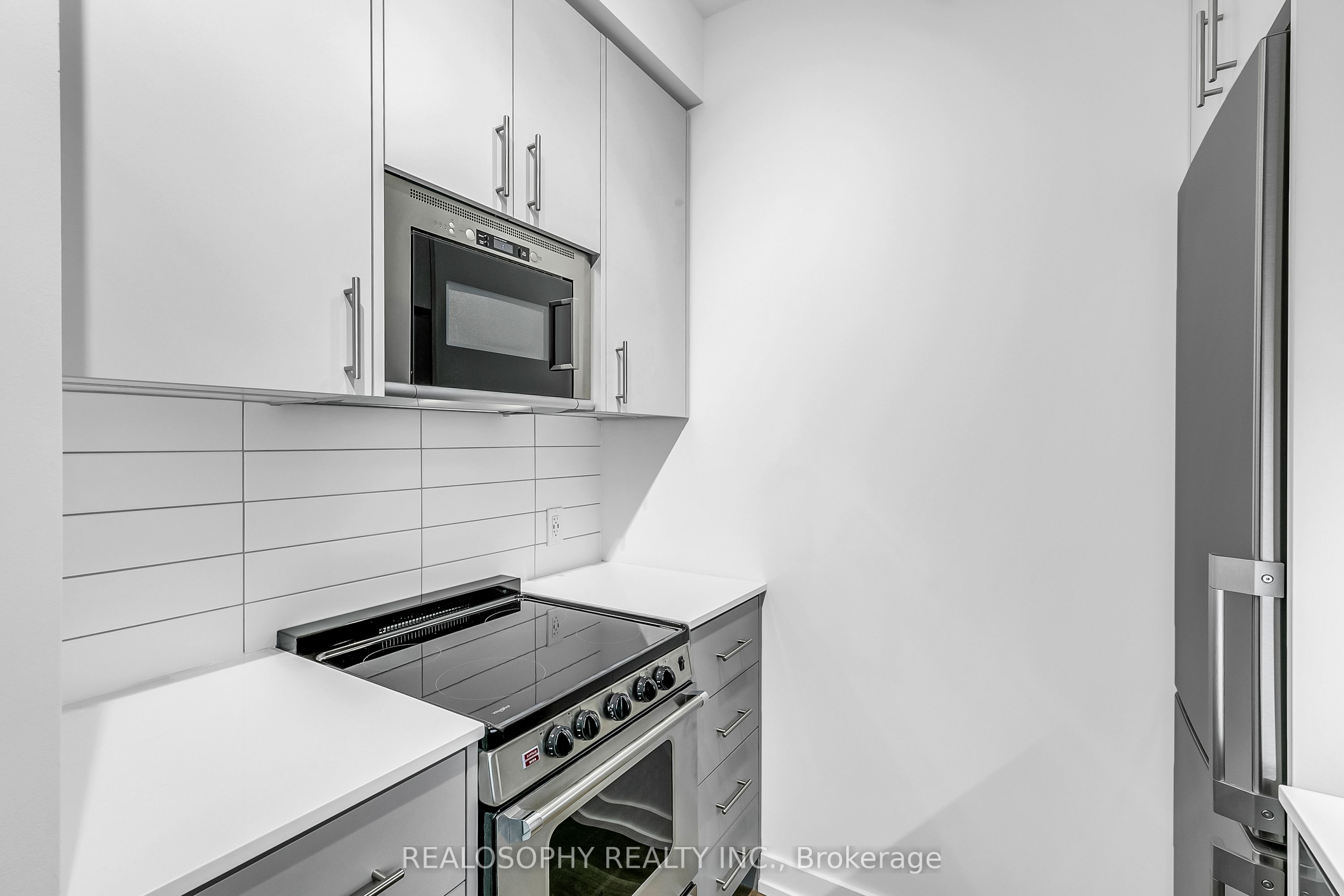 115 Larchmount Avenue 504 Property Photo 4