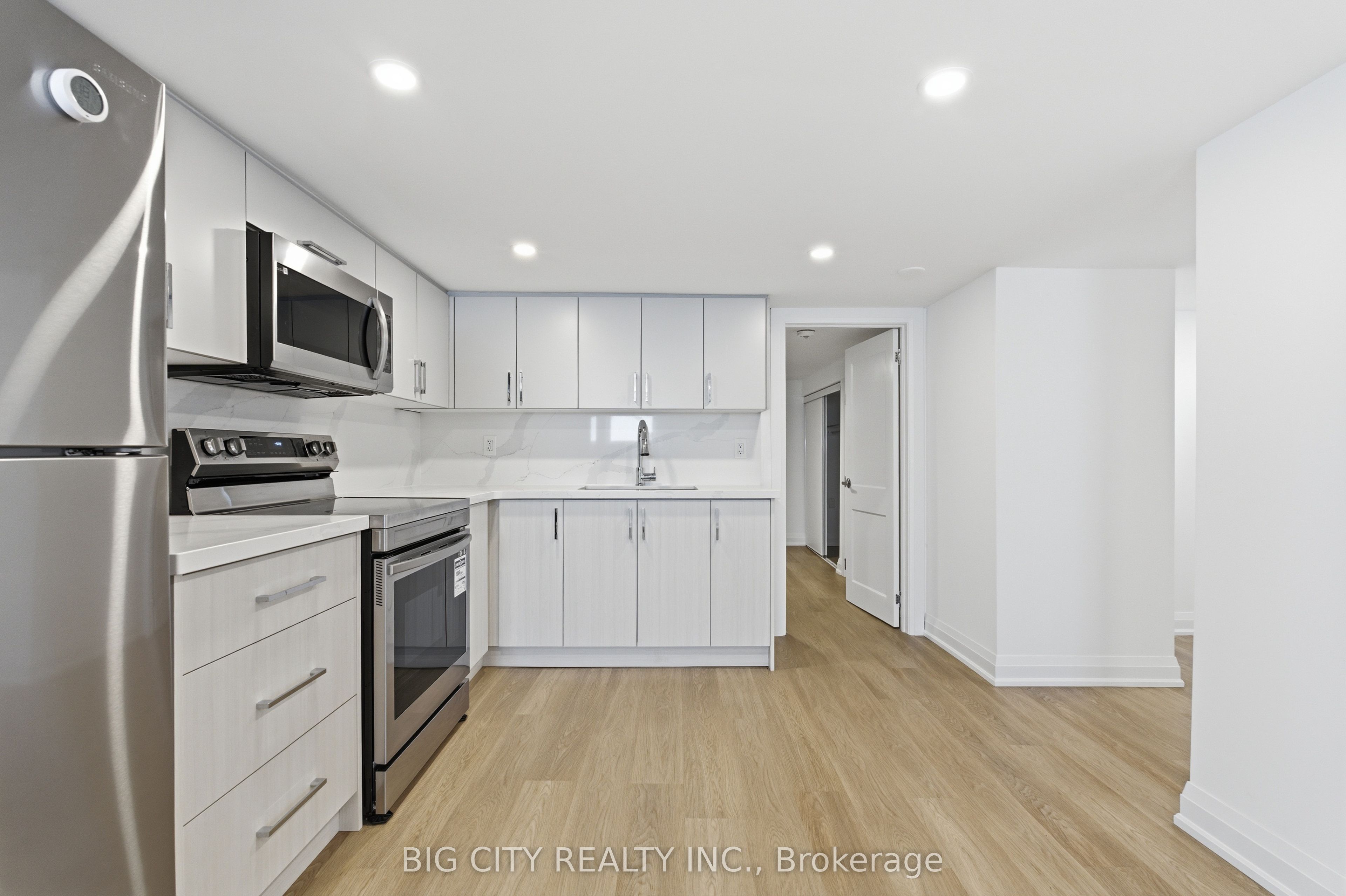 203 Park Road S (lower) Property Photo 8