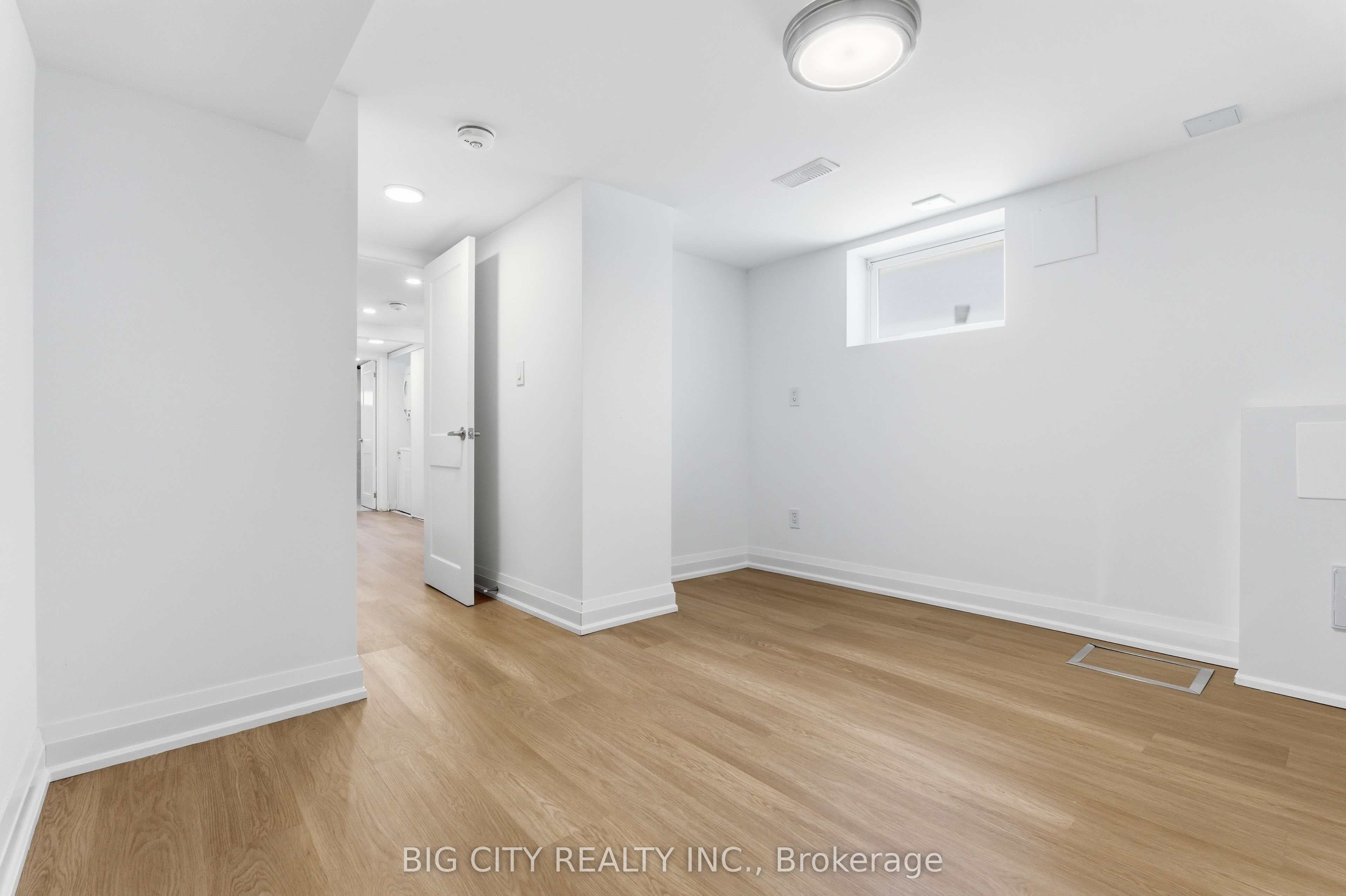 203 Park Road S (lower) Property Photo 11